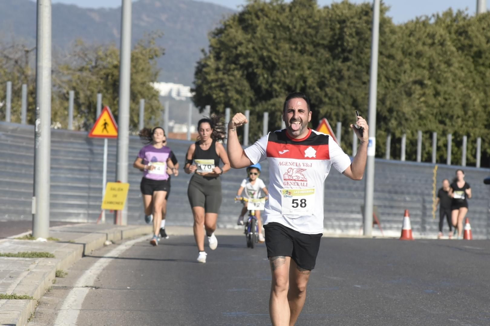 La Cordobaria llena de solidaridad en el Balcón de Guadalquivir de Córdoba, en imágenes