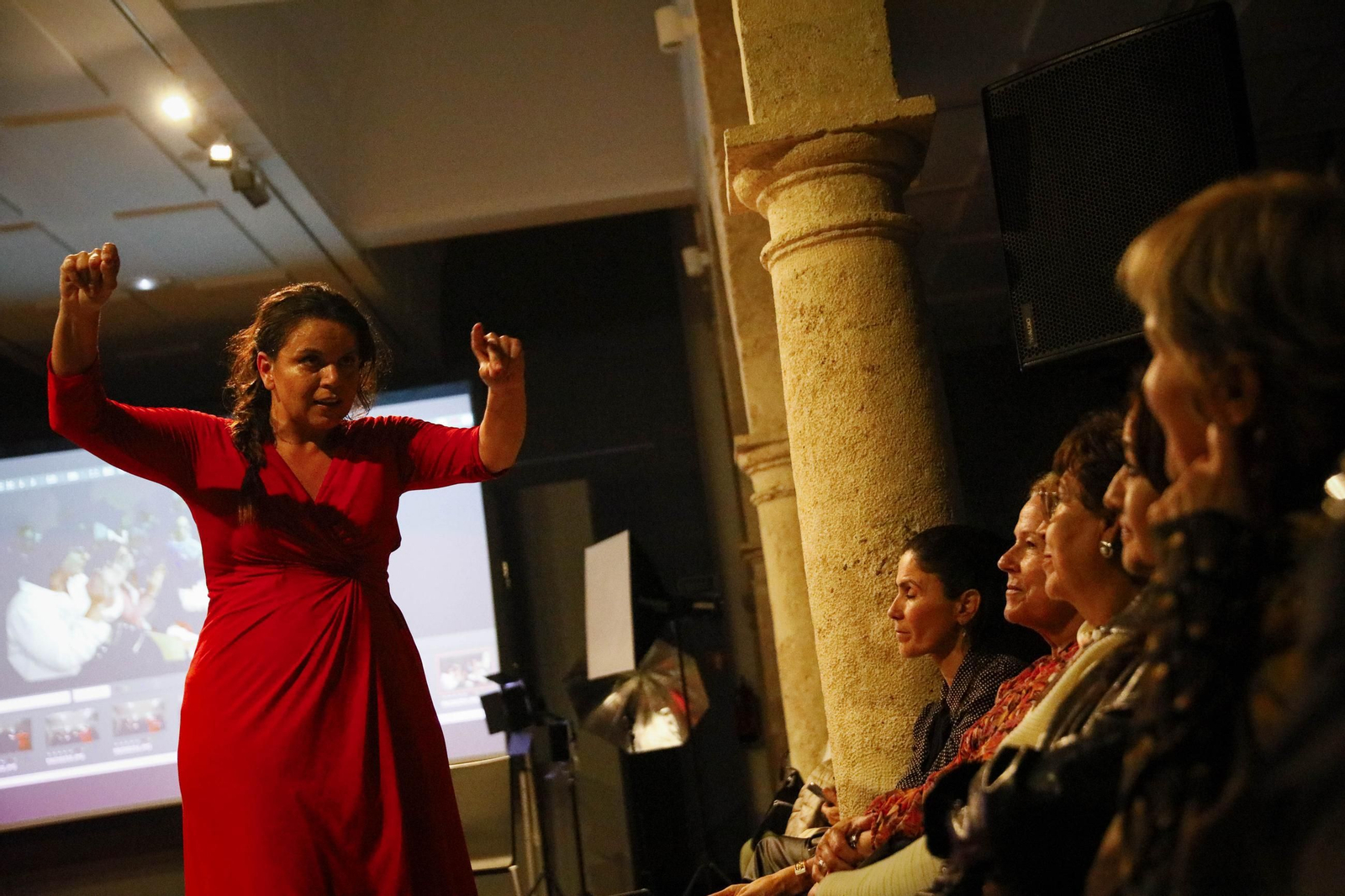 El Centro Andaluz de la Fotografía de Almería presenta el calendario 2025 con la actuación de la bailaora María Moreno, en imágenes