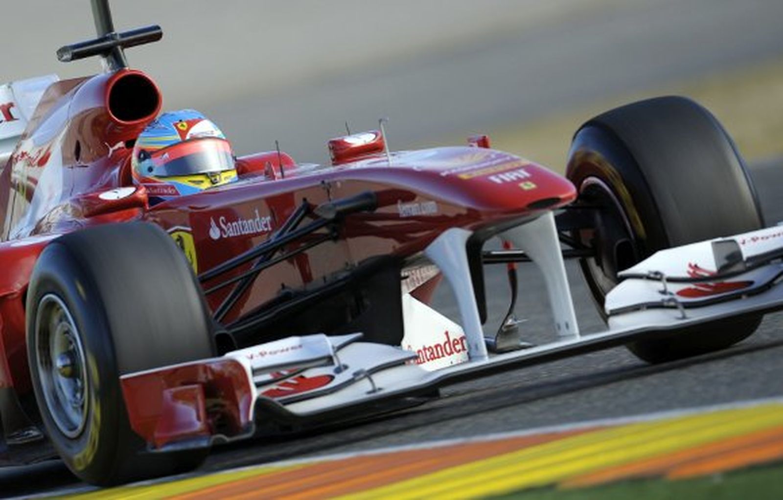 Alonso fue el más rápido en Valencia, seguido de Vettel