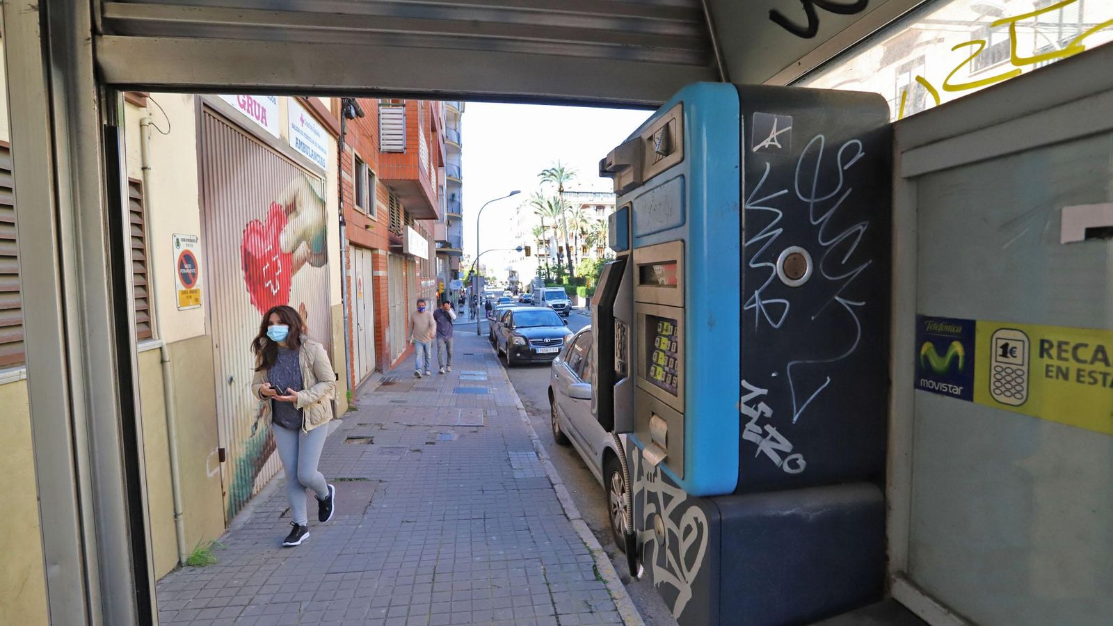 Una de las últimas cabinas que resistían en las calles de Huelva. Una de las últimas cabinas que resistían en las calles de Huelva.