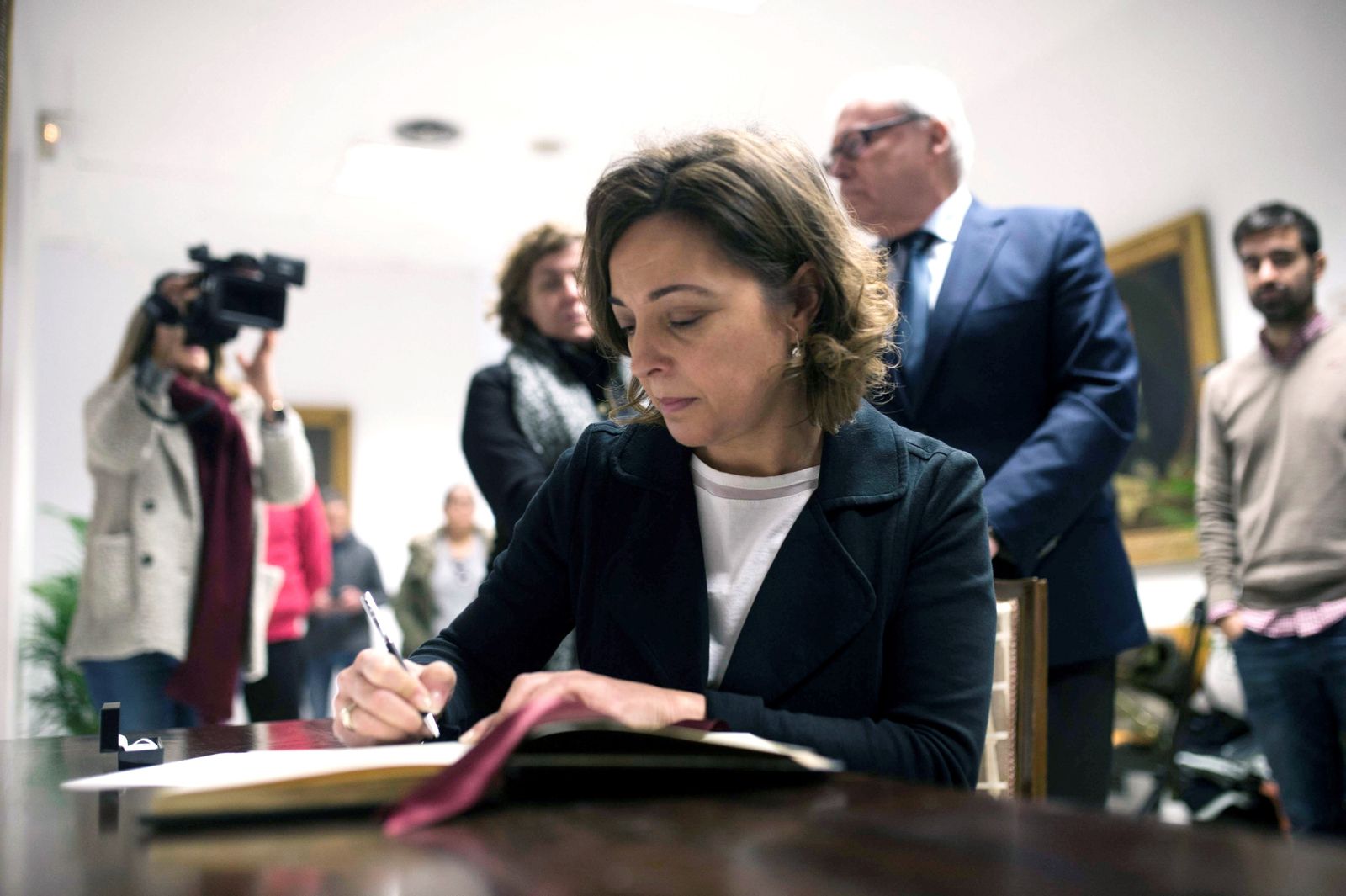 Las imágenes de la capilla ardiente de Pablo García Baena