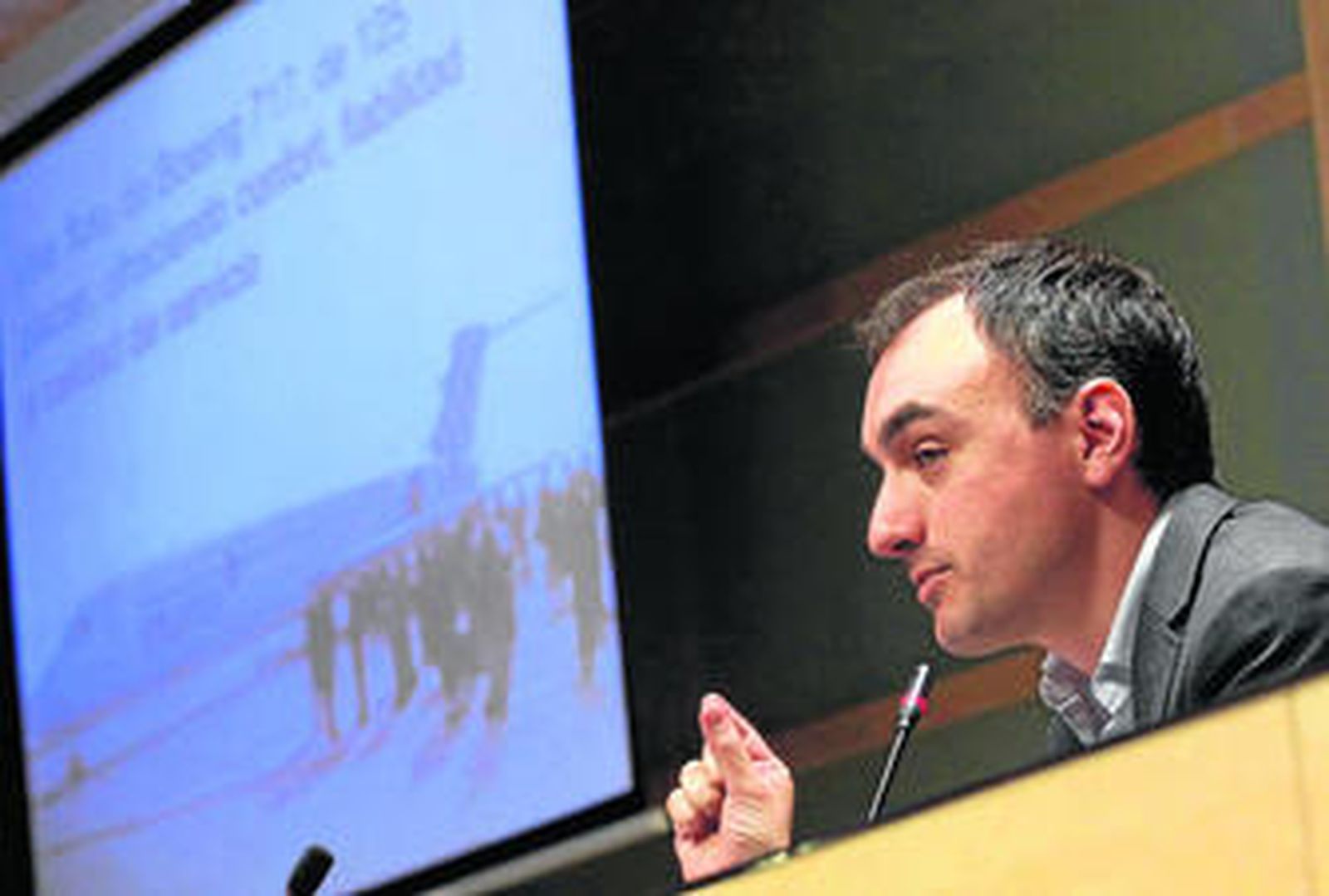 El responsable de Volotea, Alfons Claver, ayer en el aeropuerto de Málaga.