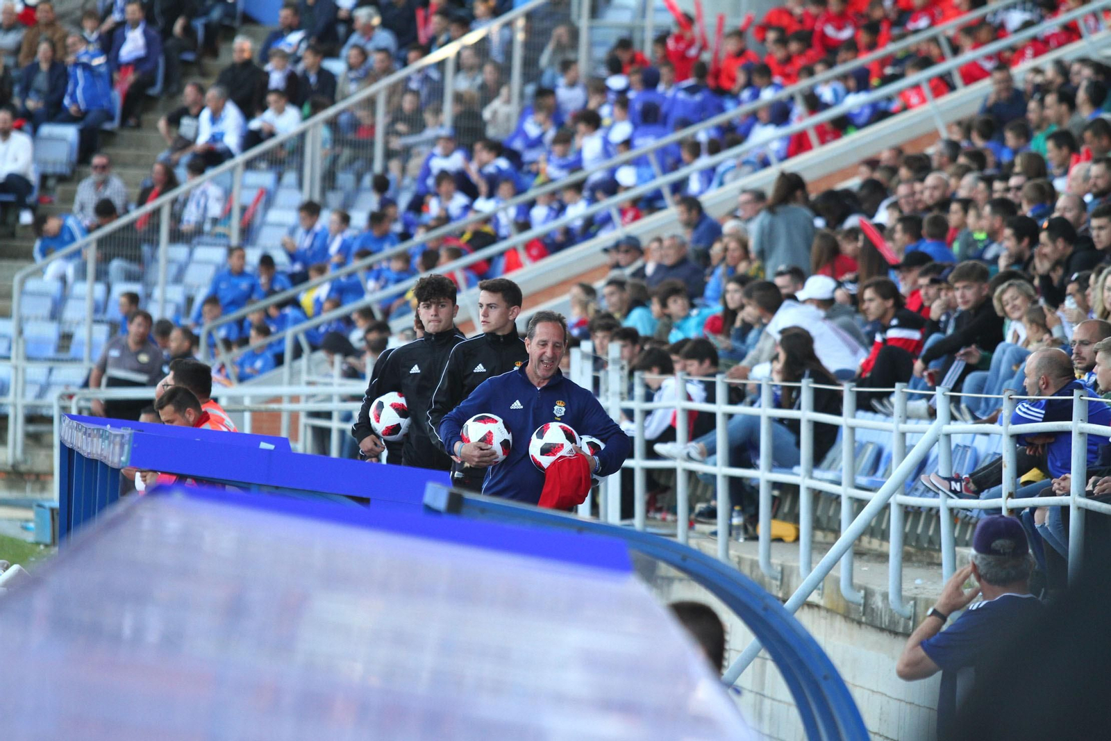 Ambientazo en las gradas del Recreativo de Huelva y el San Fernando