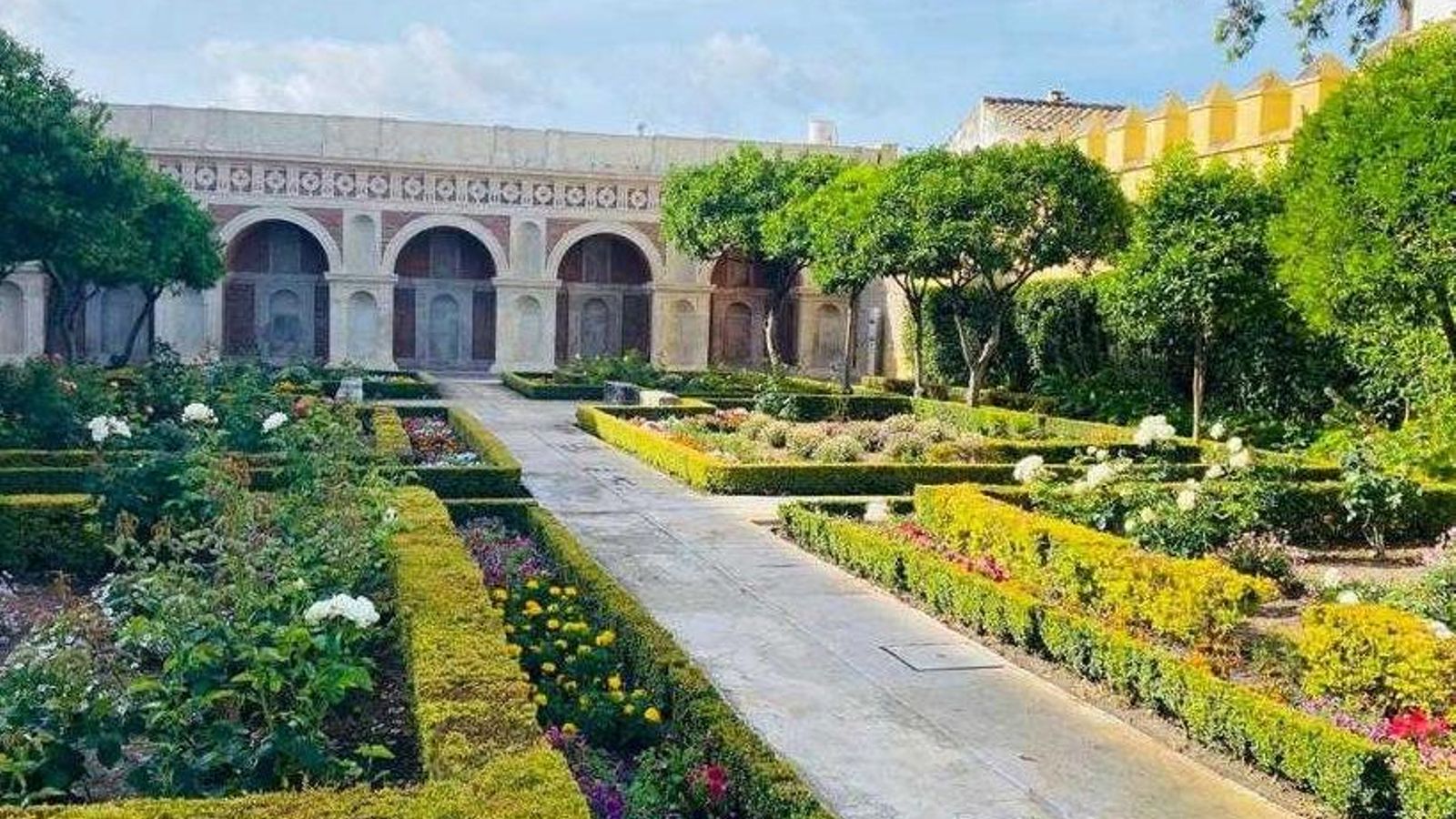 Jardín renacentista del Castillo Palacio los Ribera