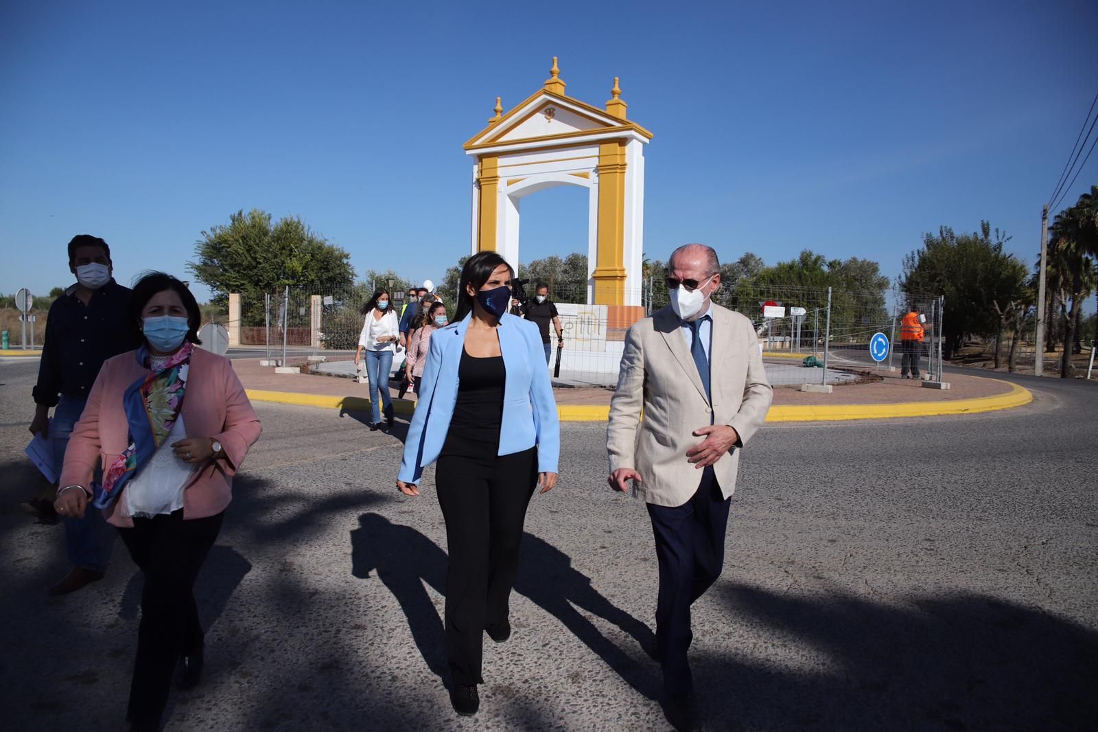Garrido y Villalobos en la nueva entrada de Villamanrique.