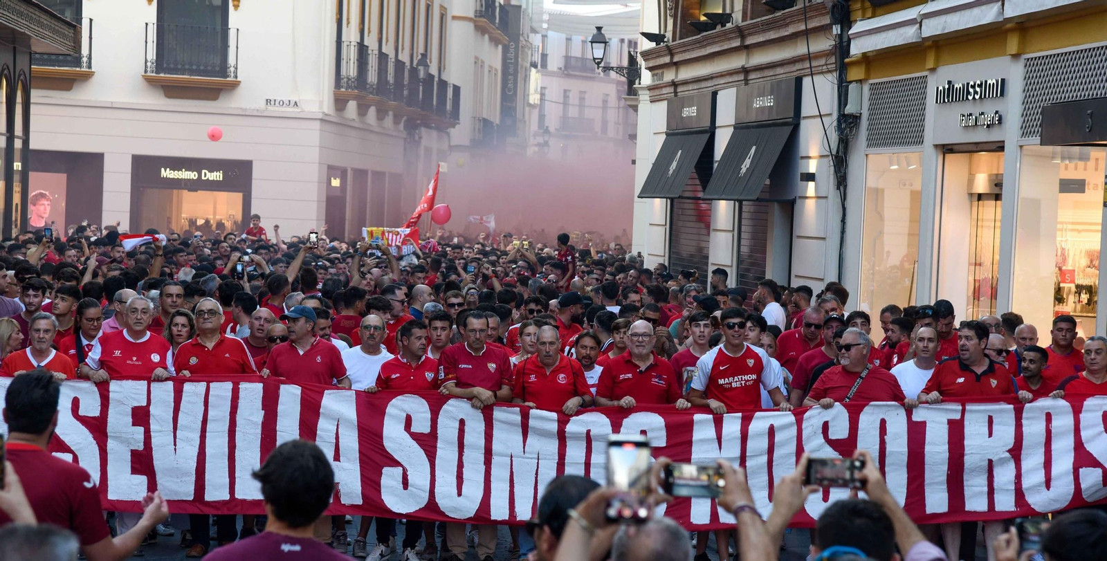 La manifestación en la confluencia de Tetuán con Velázquez.