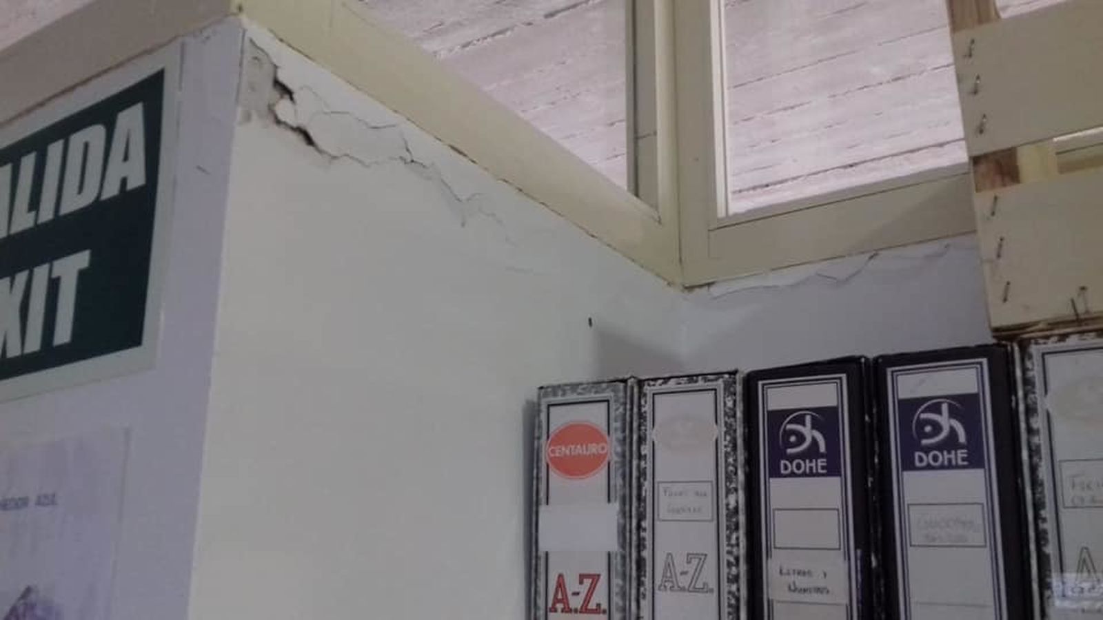 Grietas en el edificio, que se puso en uso en diciembre de 2015.
