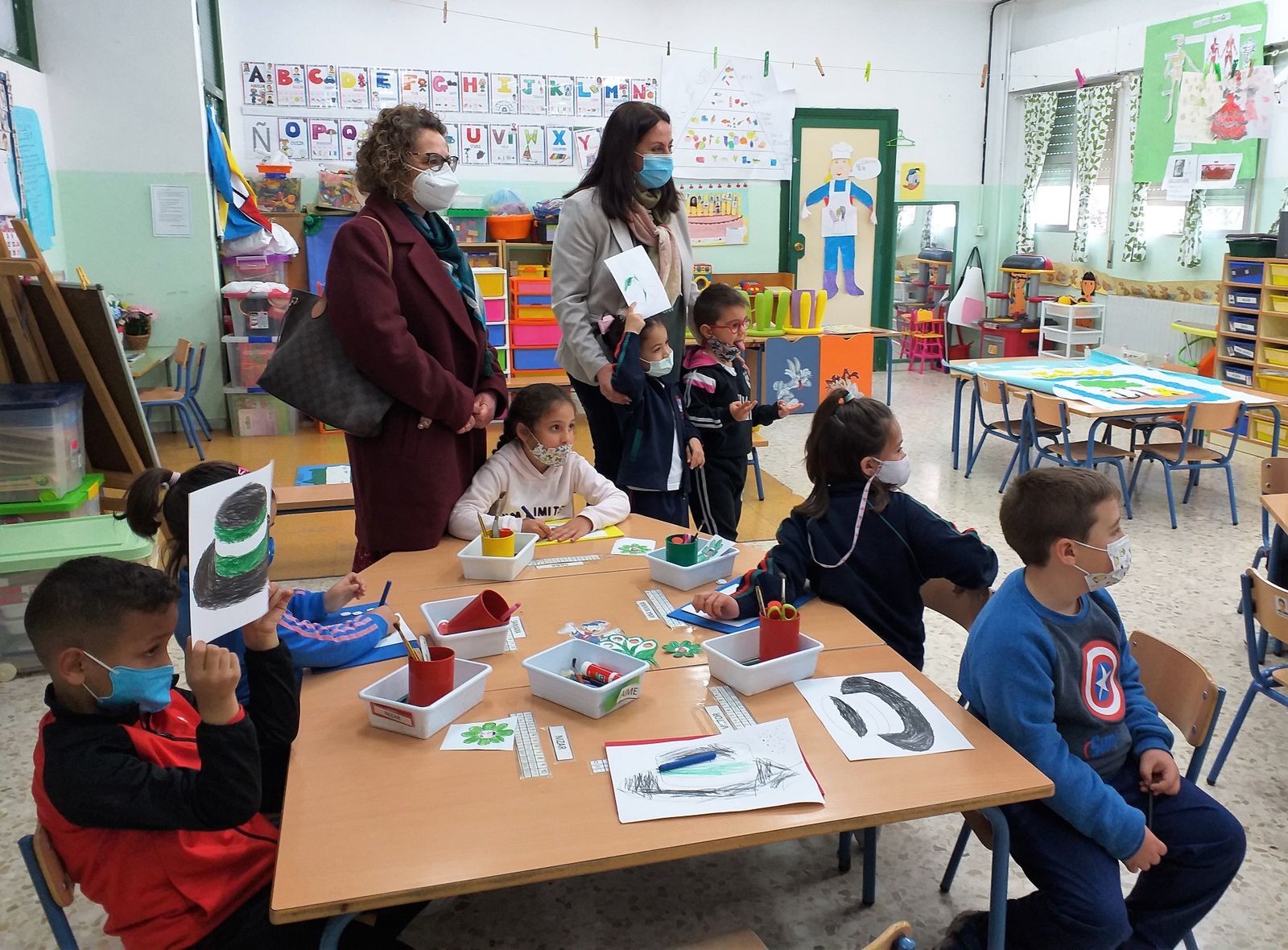 Visita de Estela Villalba al Arias Montano de la capital.