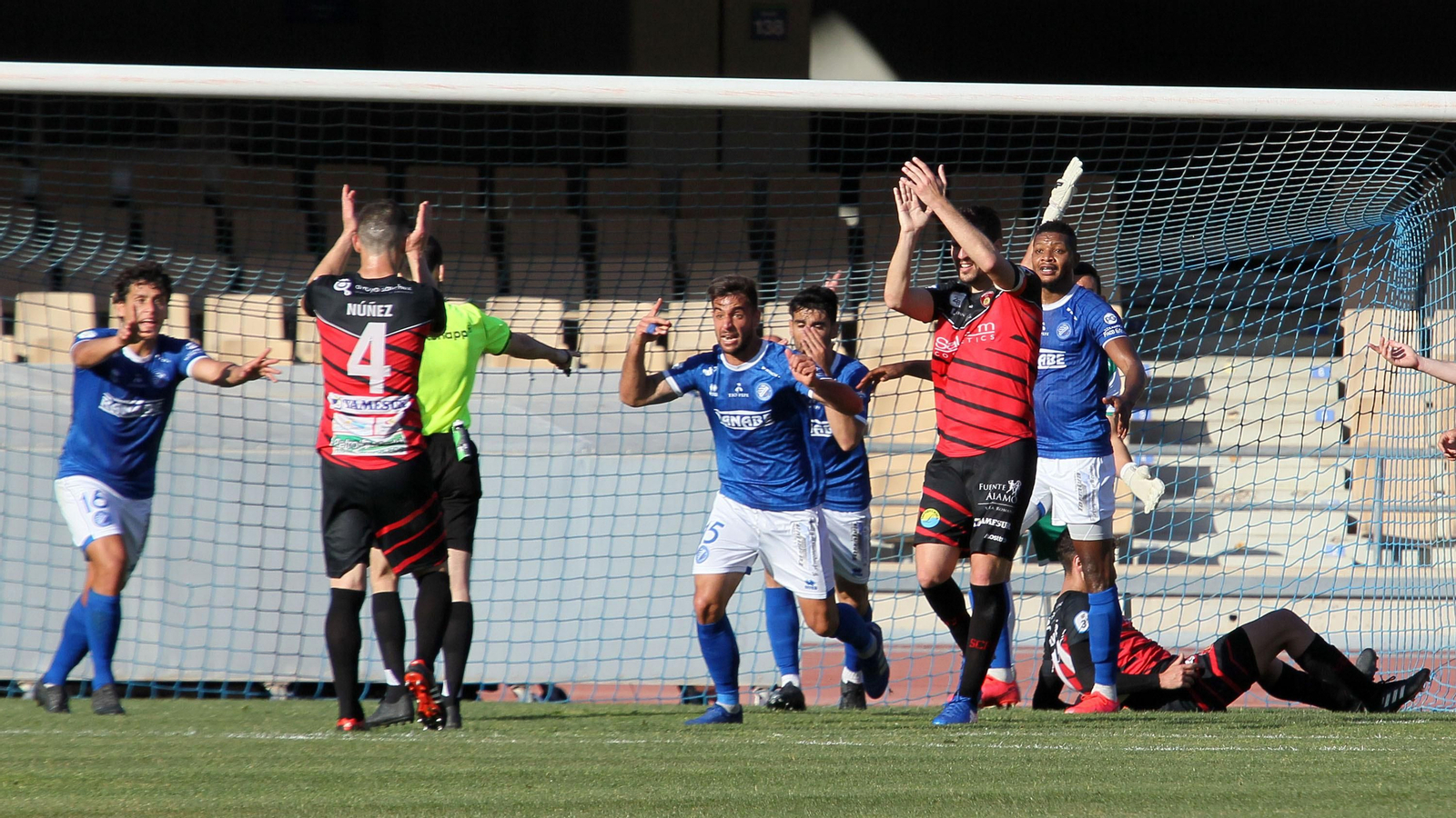 Imágenes del Xerez DFC contra Salerm Puente Genil en Chapín