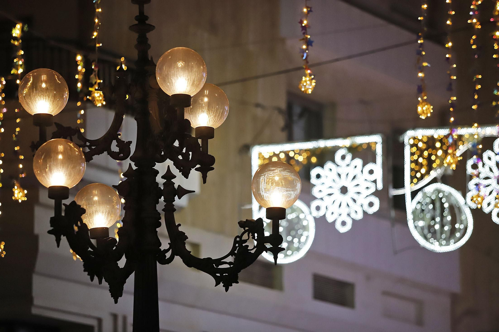 Imágenes del alumbrado navideño en las calles de Huelva