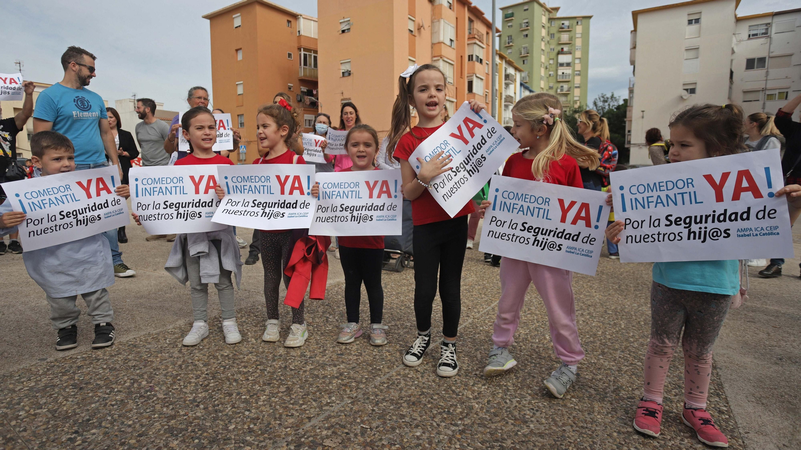 Fotos de las protestas de padres y alumnos del CEIP Isabel la Católica en La Línea