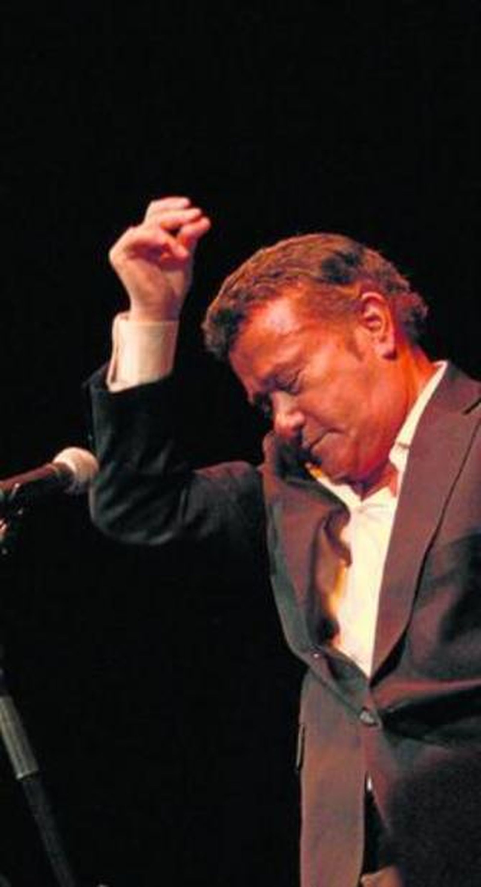 José Menese, durante un concierto.