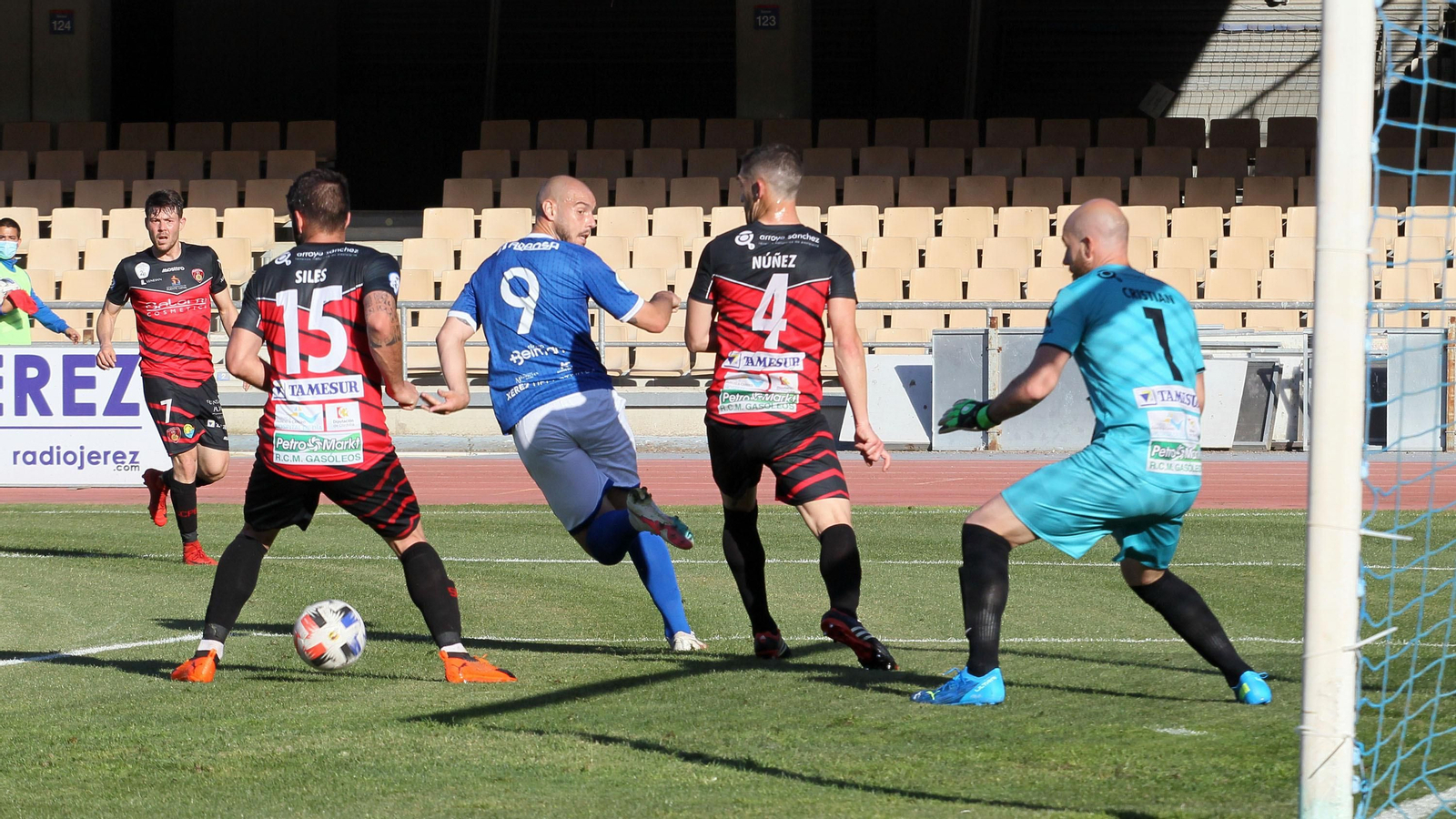 Imágenes del Xerez DFC contra Salerm Puente Genil en Chapín
