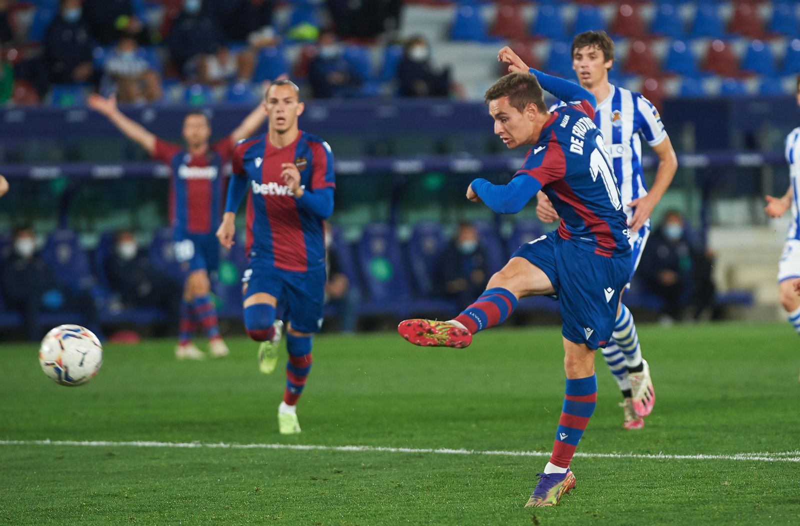 De Frutos lleva dos temporadas en el Levante y tiene contrato por dos campañas más