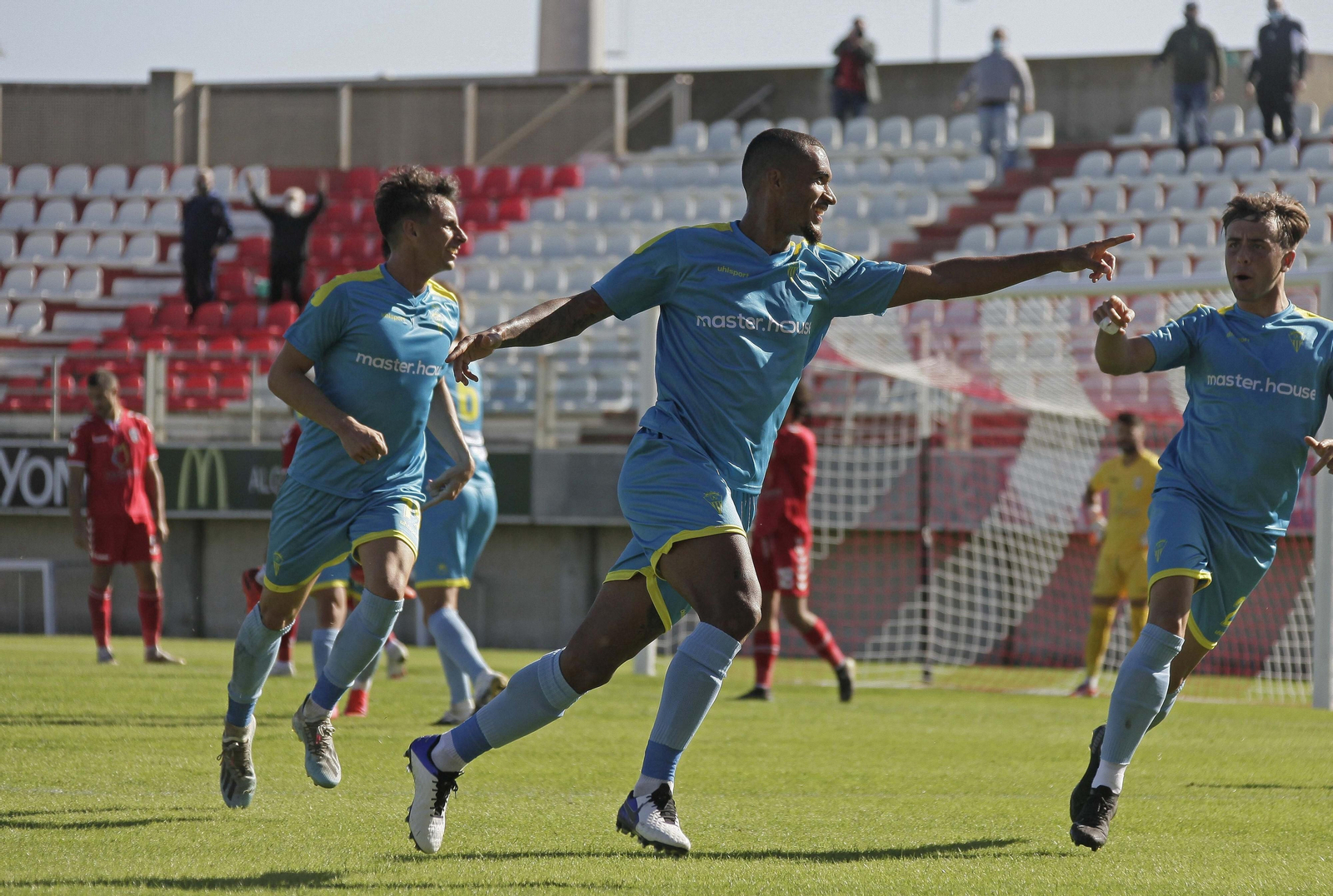 Robin celebra un gol con el Algeciras.