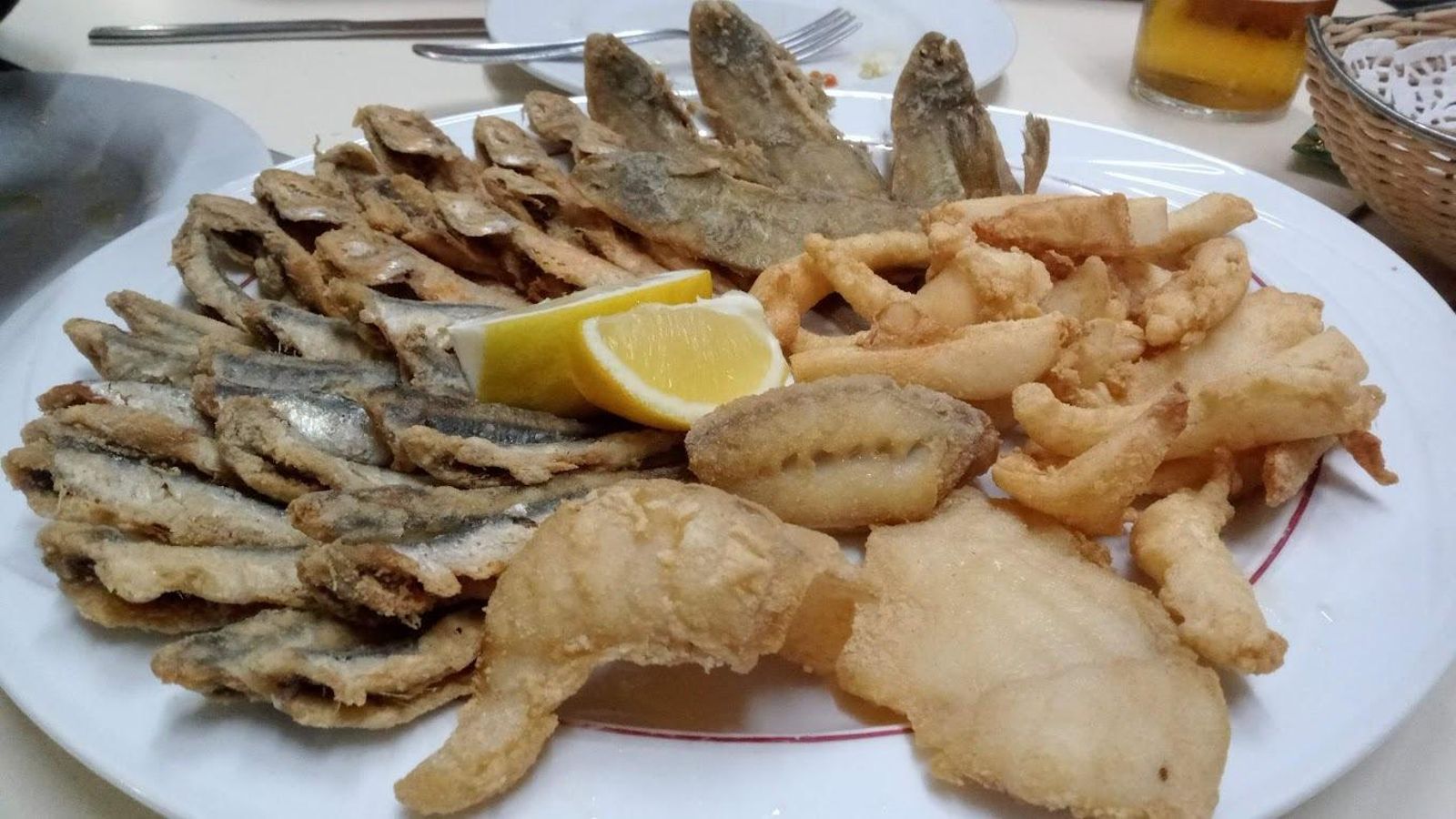 Pescaito frito con limón