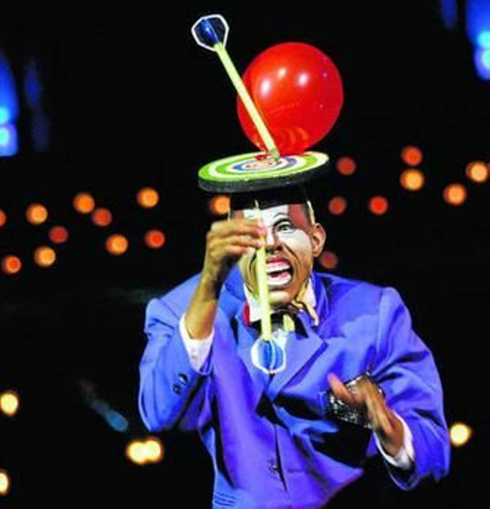 Uno de los artistas del Circo del Sol, en plena representación de 'Quidam'.