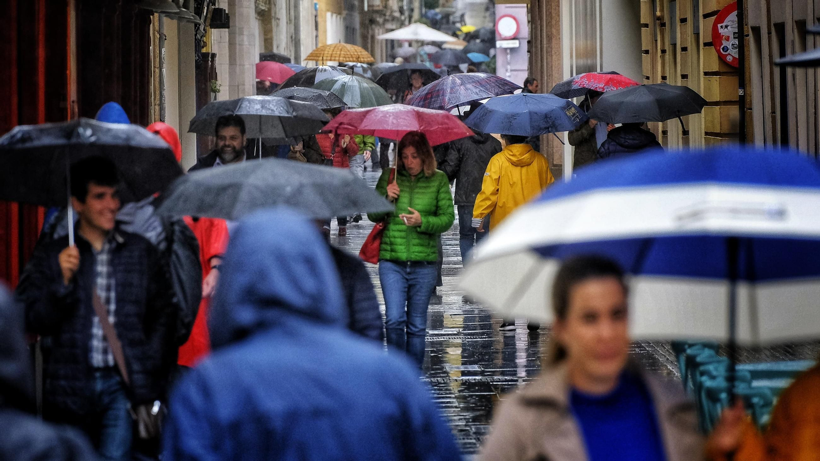 El centro de Cádiz, esta mañana durante las lluvias