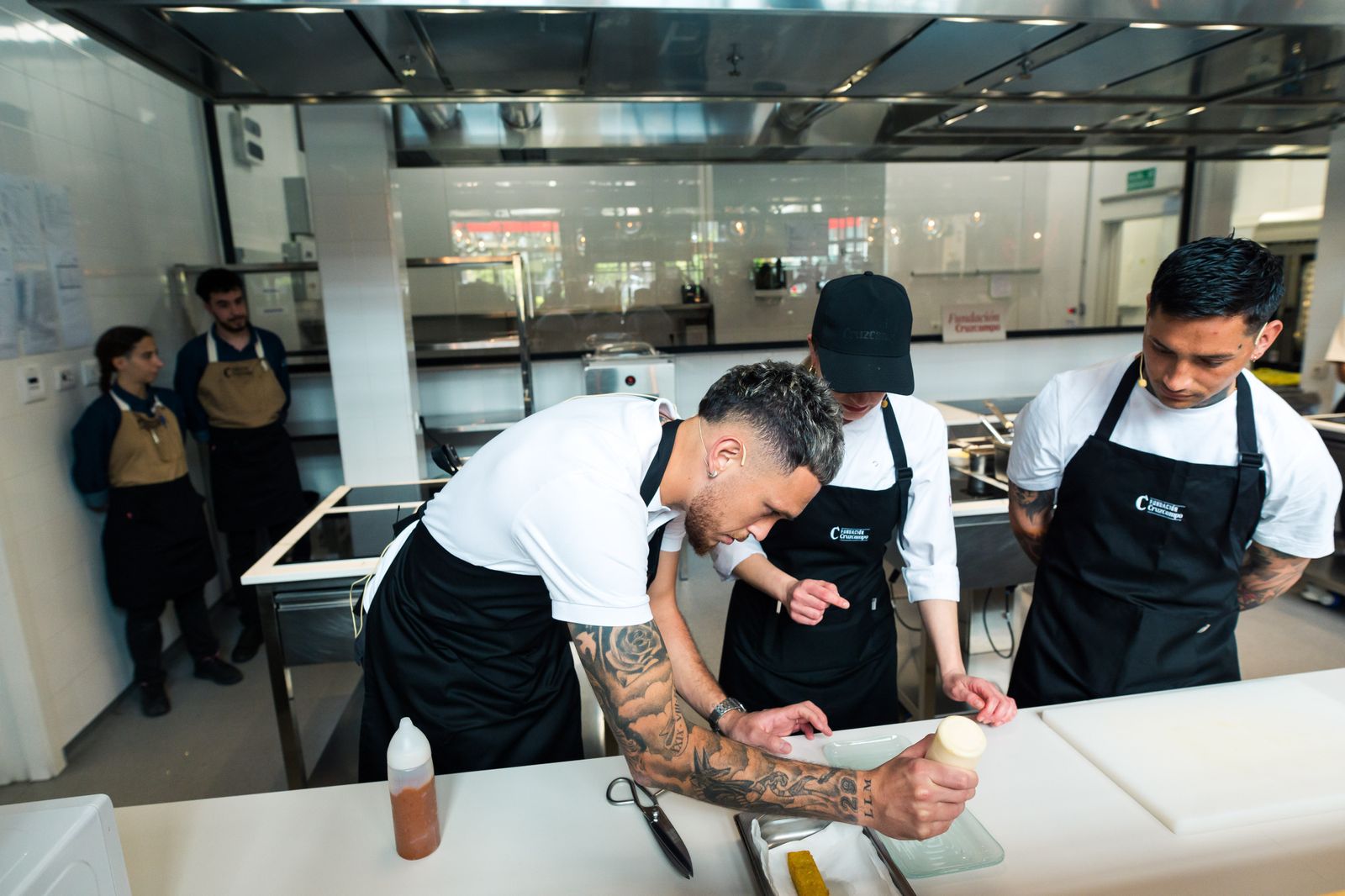 Las fotos de jugadores del Betis y del Sevilla en la Cruzcampo