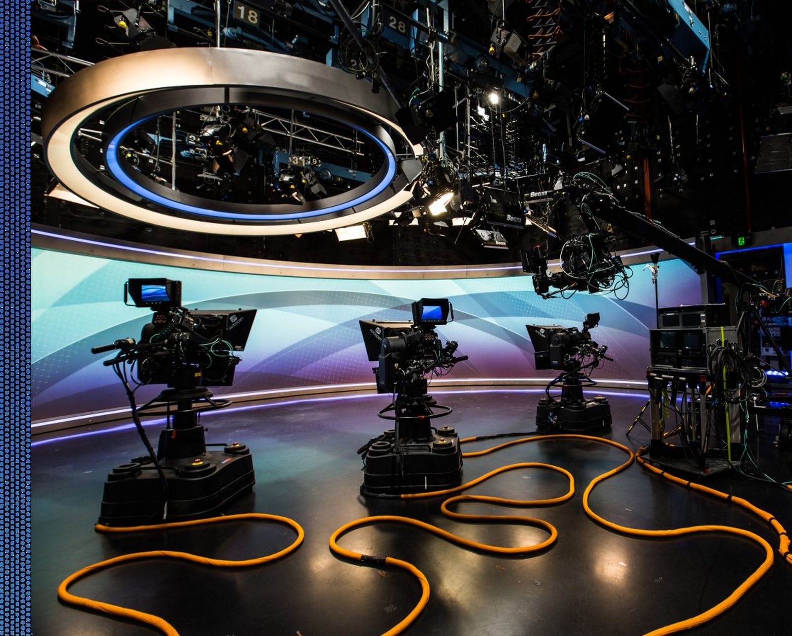 Cámaras en un plató de televisión.