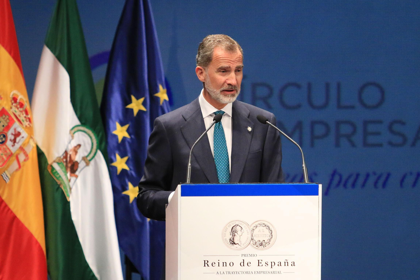 Fotogalería 'El Rey entrega el premio Reino de España a la Trayectora Empresarial a Paco Cosentino'