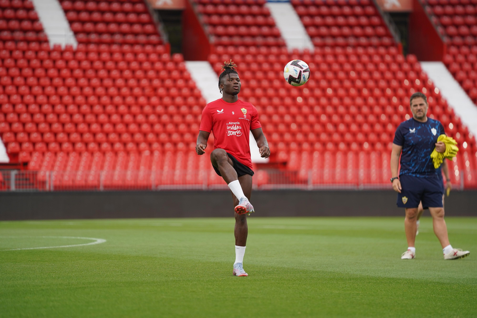 El Bilal Touré, en la imagen en el entrenamiento del sábado, podría reaparecer dos meses después El Bilal Touré, en la imagen en el entrenamiento del sábado, podría reaparecer dos meses después