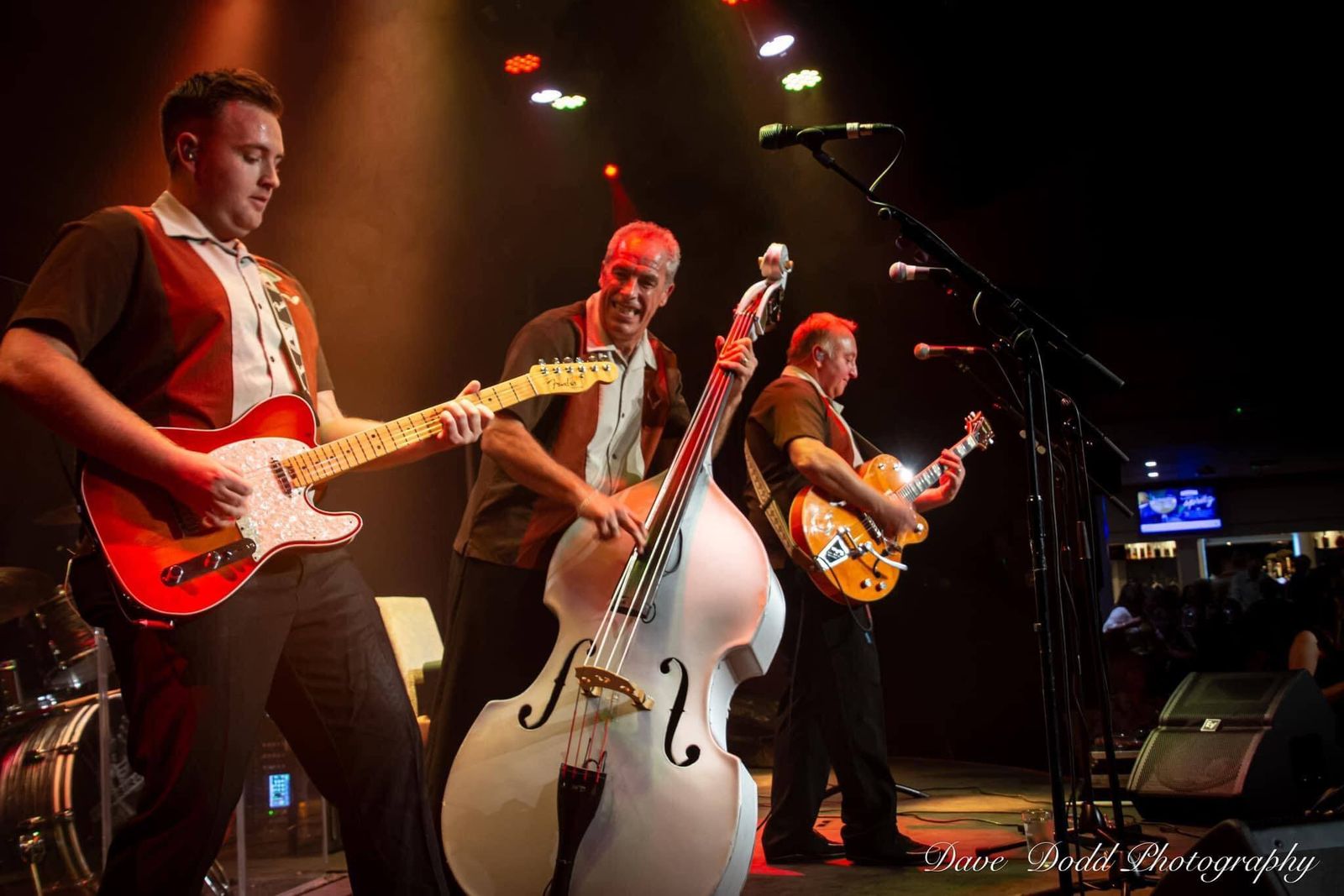 La banda inglesa Firebirds, en plena actuación