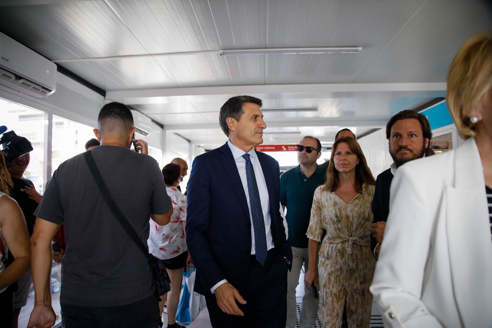 El delegado del Gobierno, Pedro Fernández, visita la estación histórica de Renfe en Almería, en imágenes