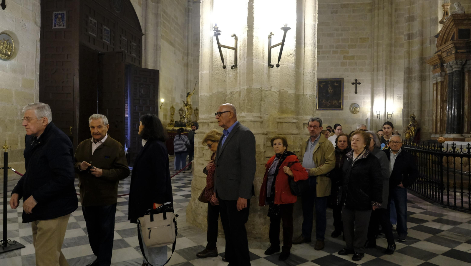 Imágenes del Besapiés de Jesús Cautivo de Medinaceli, en la Catedral de Almería