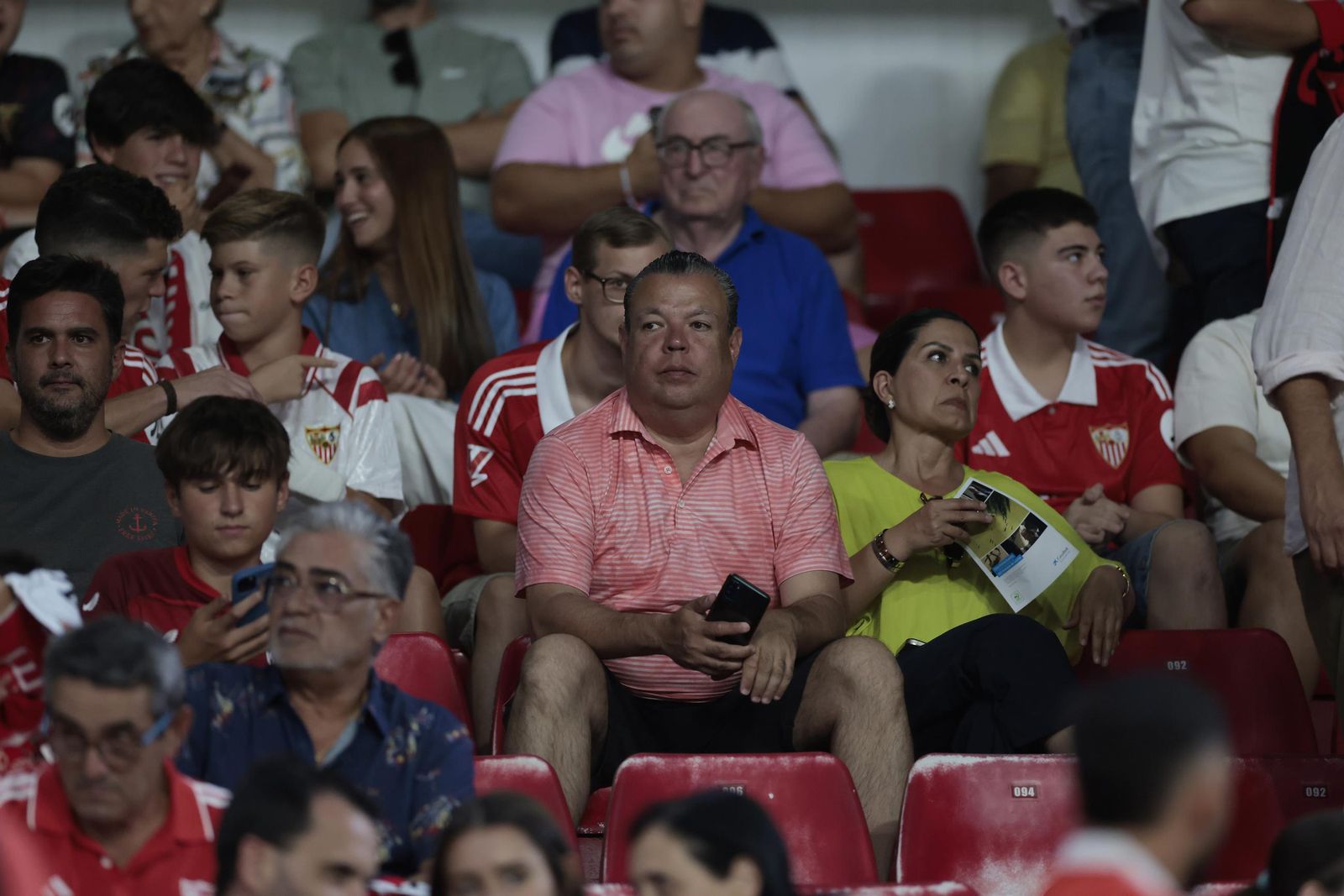 Búscate en las fotos del Sevilla - Elche