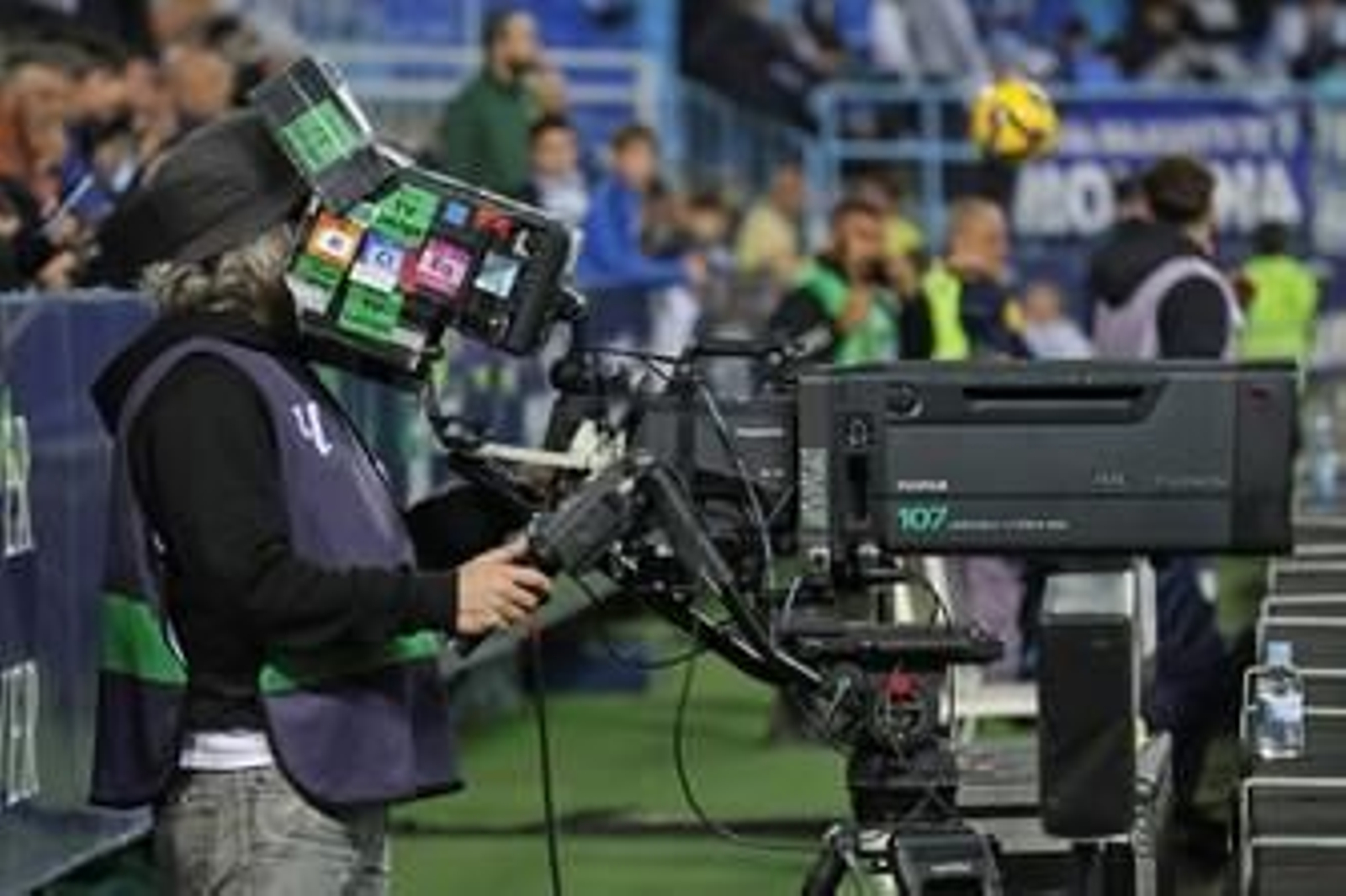 Un cámara de La Liga, en pleno trabajo