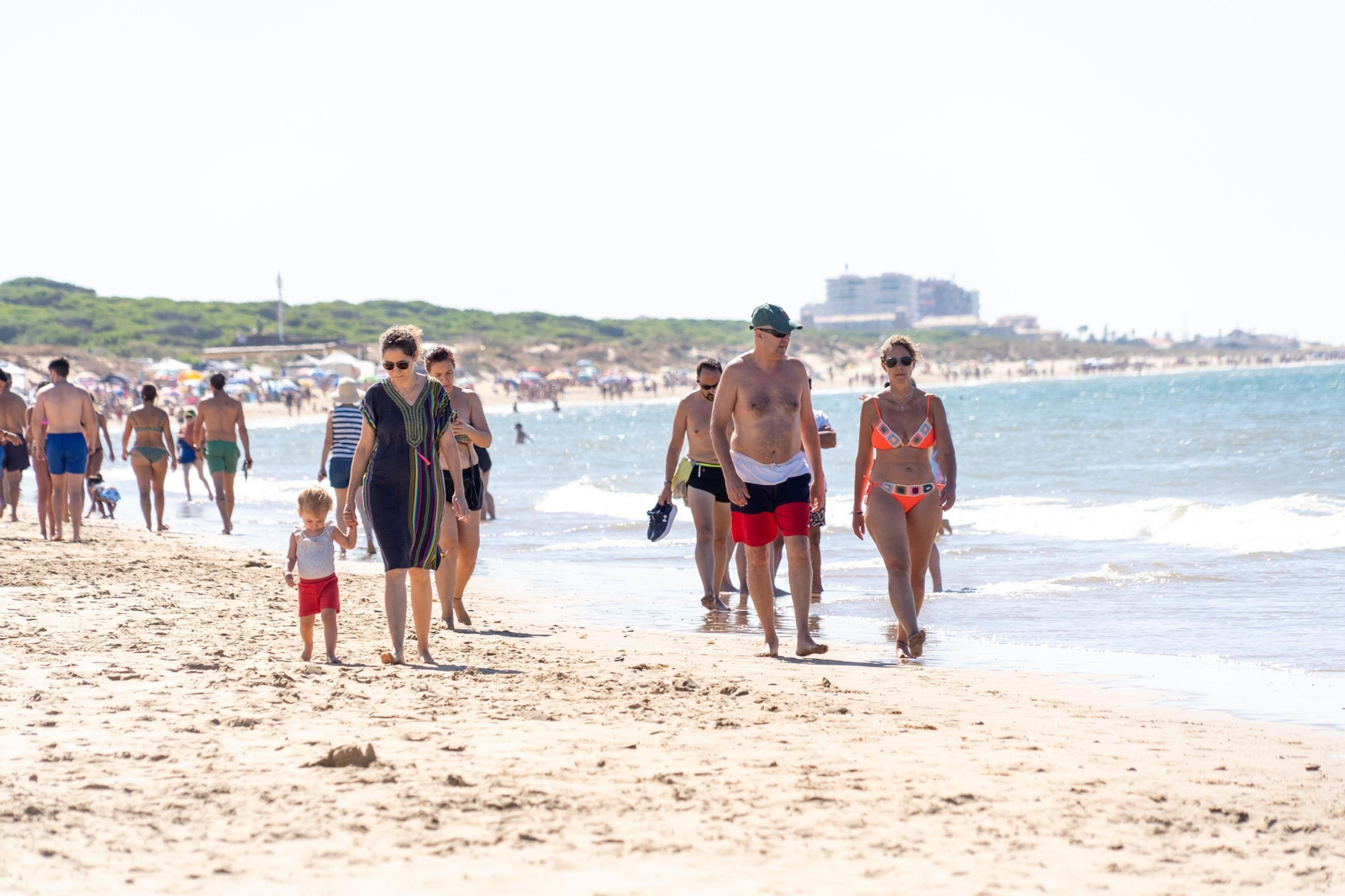 La Playa de la Bota este domingo, soleada, viva&nbsp;y&nbsp;con&nbsp;brisa