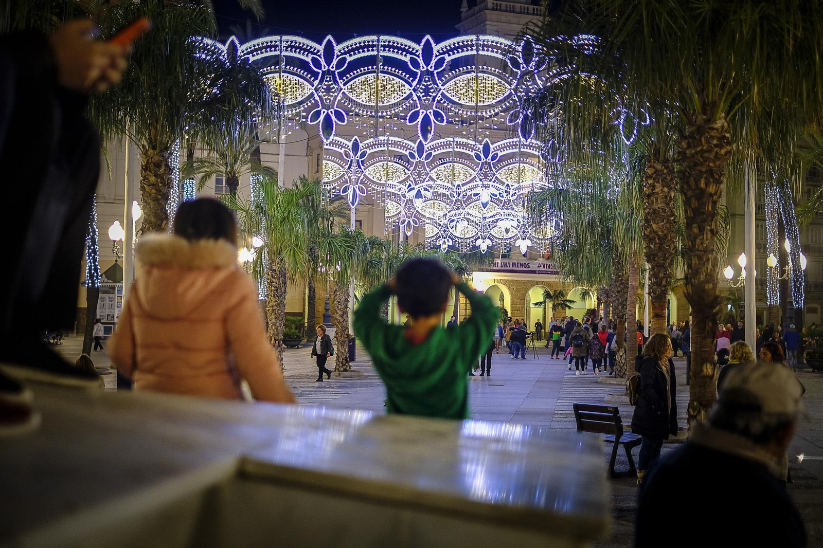 Encendido del alumbrado navideño en la plaza de San Juan de Dios.