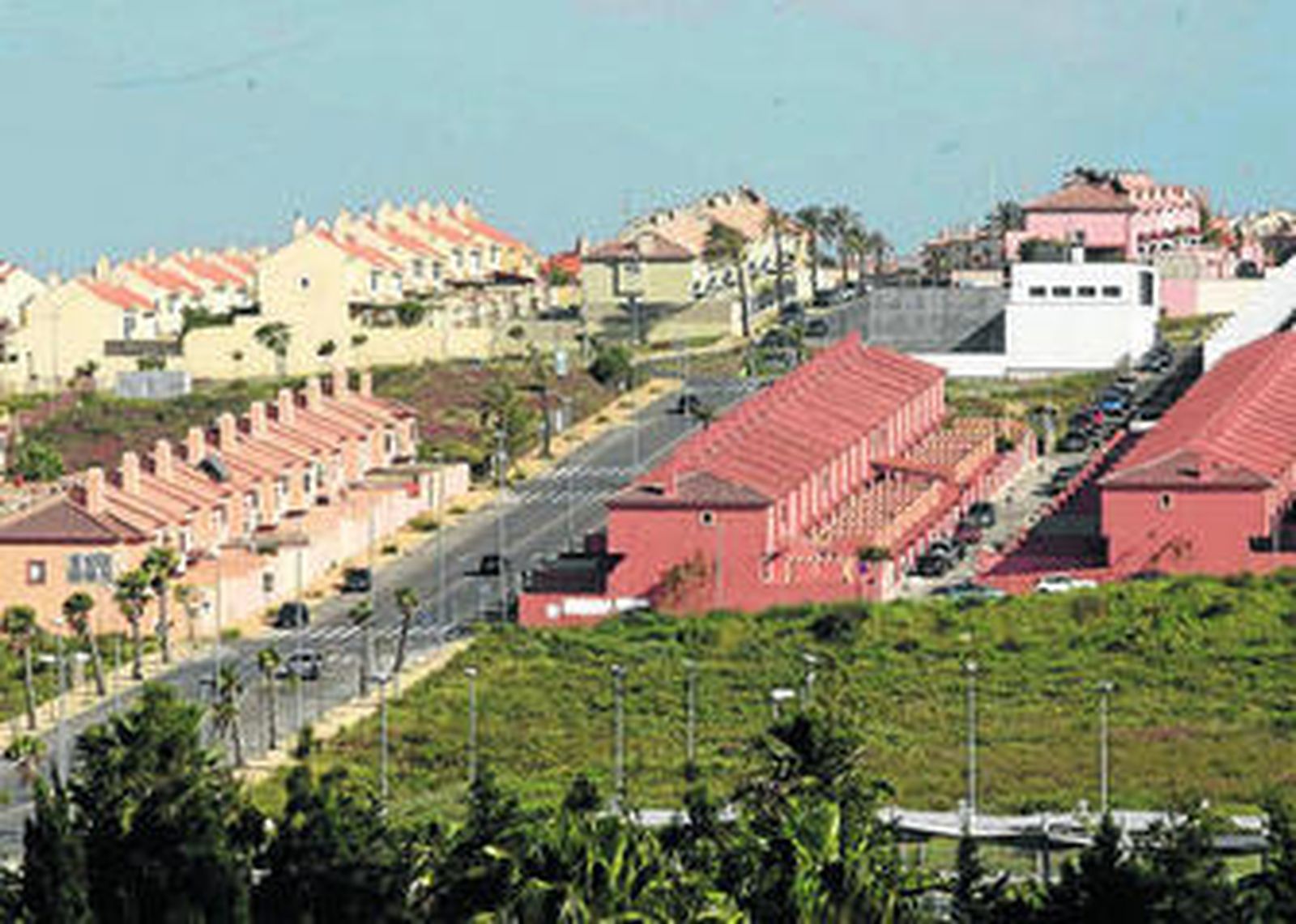 Vista general de una zona residencial de Algeciras de reciente construcción, esta semana.