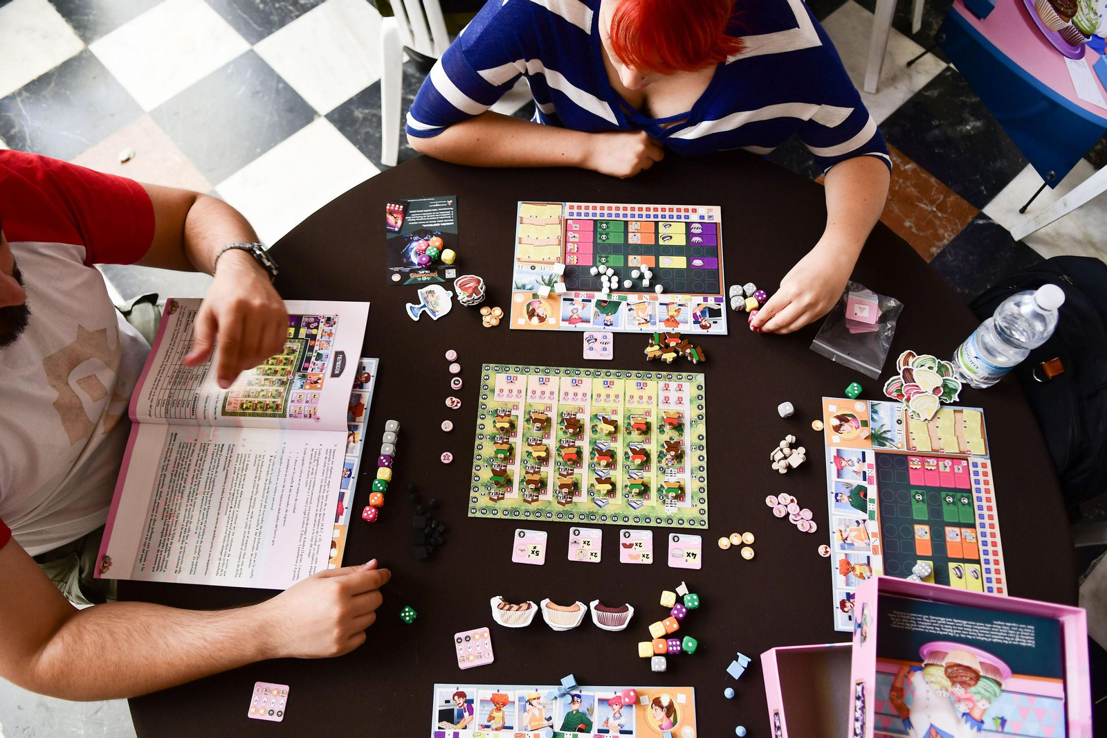 La asociación Queremos Jugar organiza este encuentro cultural y benéfico para colaborar con el Banco de Alimentos de Sevilla.