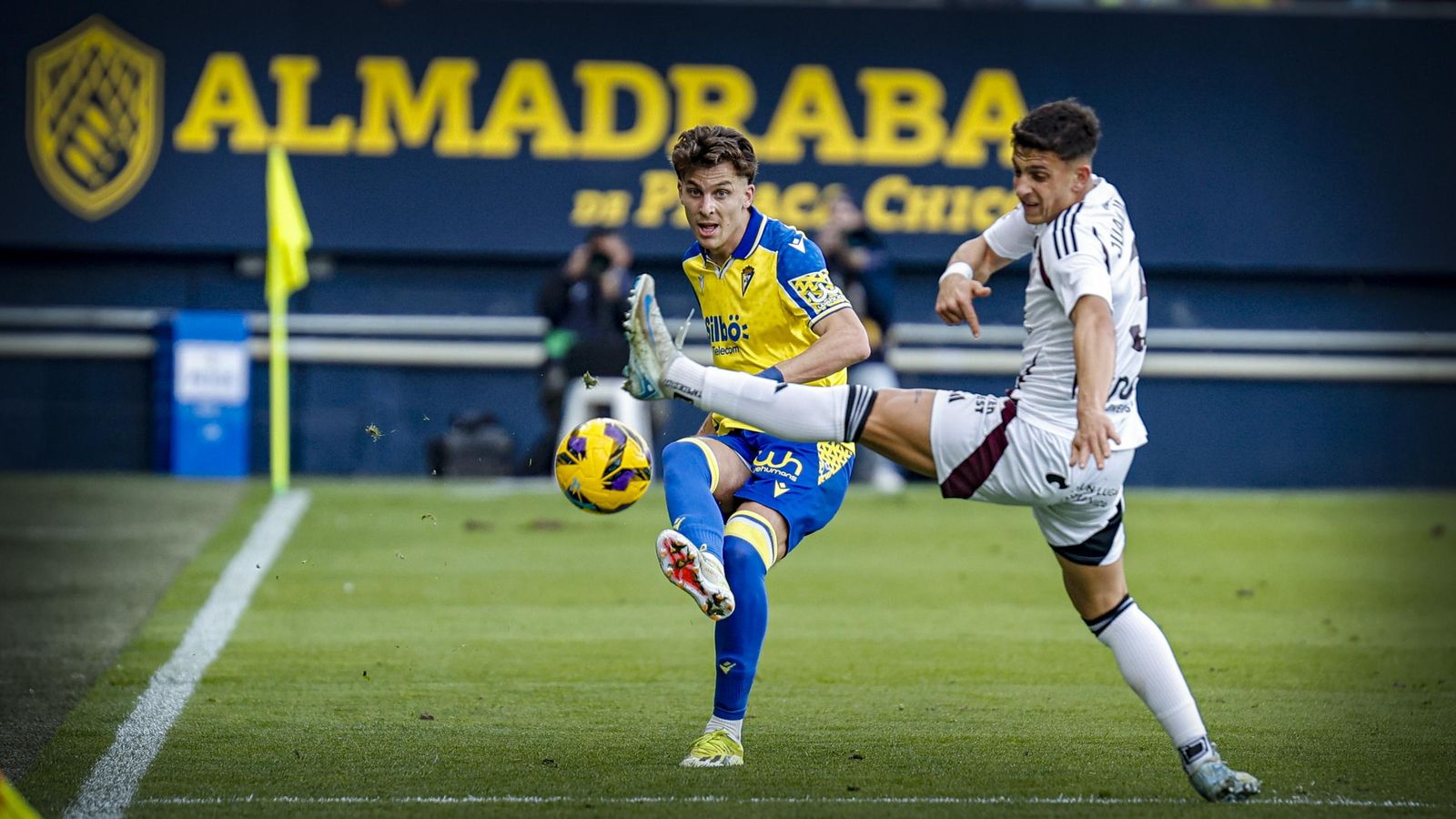 Búscate entre las fotos del partido de fútbol Cádiz CF - Albacete Balompié