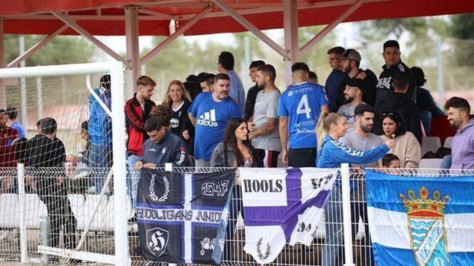 La afición acompañó un día más a su equipo.