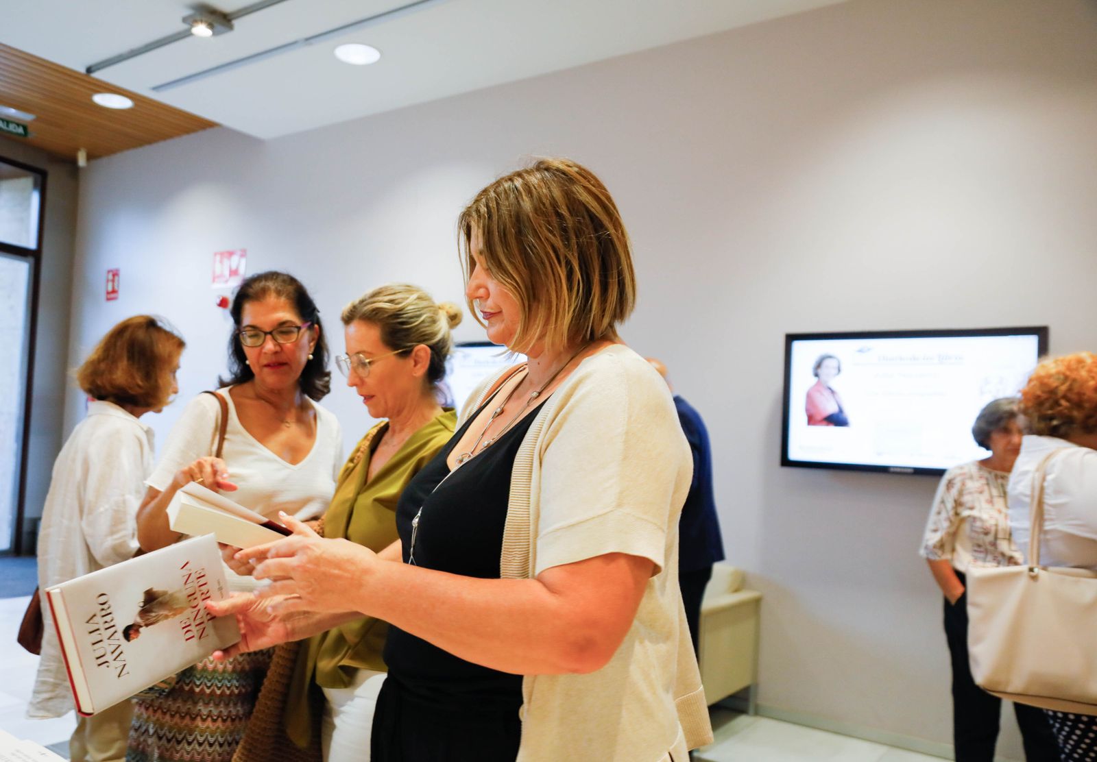 Imágenes de Diario de los Libros, con Julia Navarro