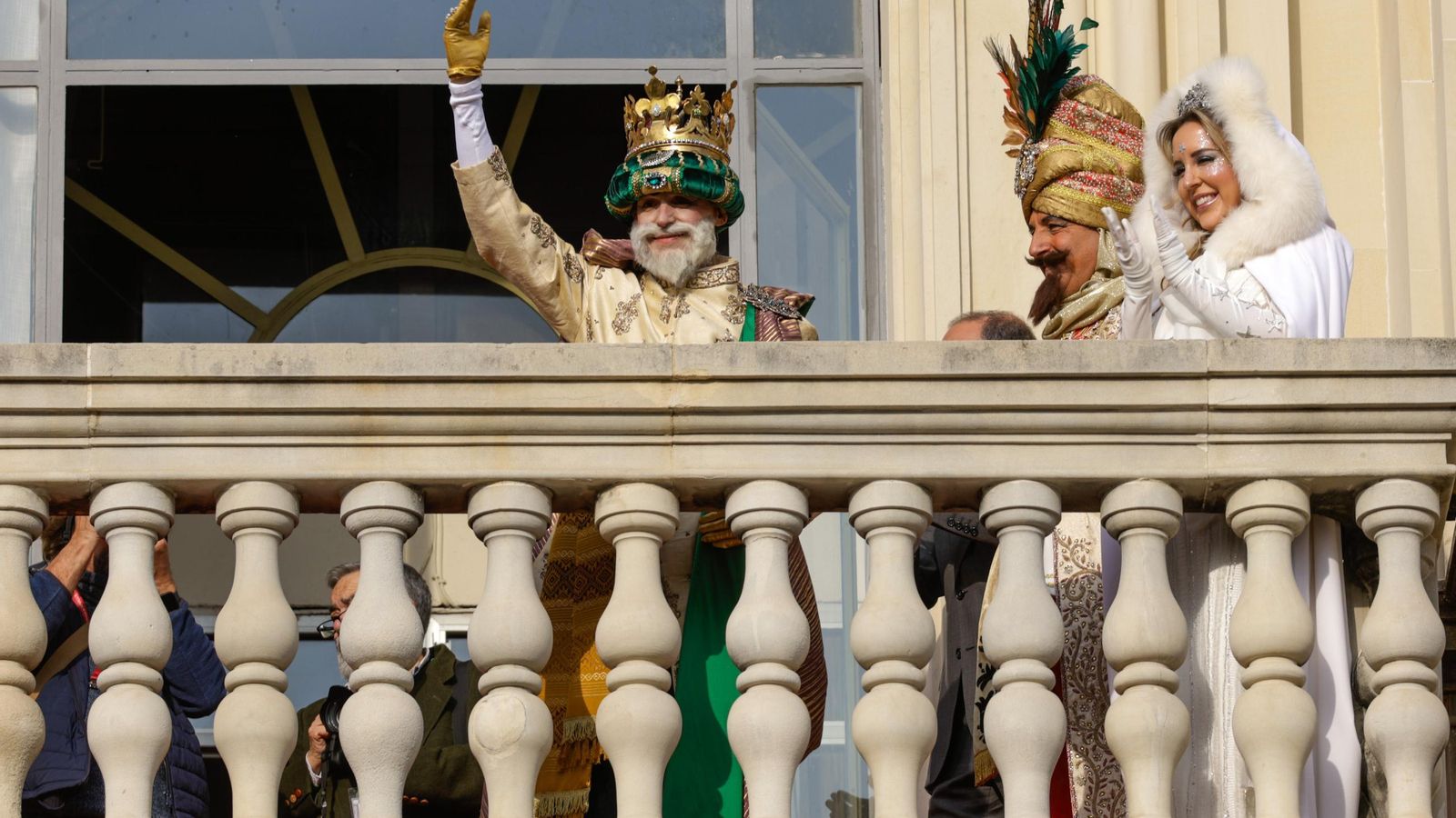 Las fotos de la ínsolita salida de los Reyes Magos del Ateneo un 4 de enero