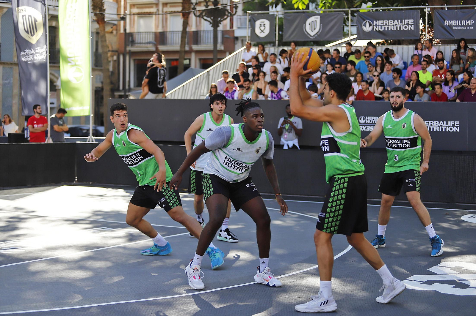 Imágenes del circuito Herbalife 3x3 de baloncesto en la Plaza de Las Monjas de Huelva