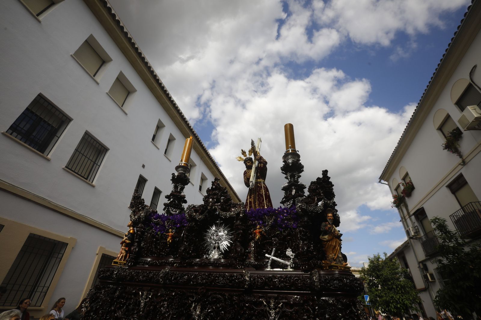Jueves Santo en Córdoba: La procesión del Nazareno, en imágenes