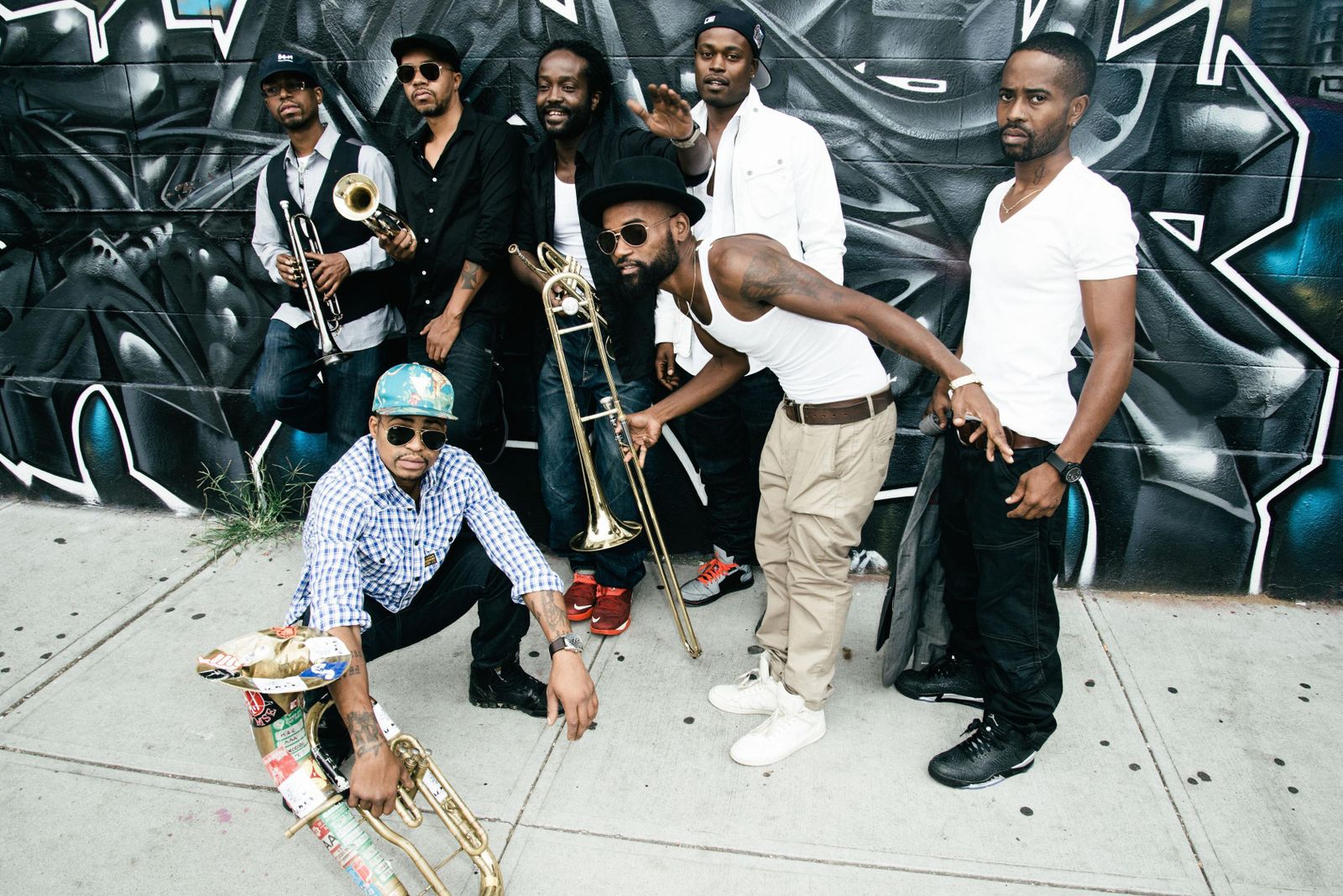 1.Los barceloneses The Suicide of de Western Culture. 2. La formación de Chicago Hipnotic Brass Ensemble.