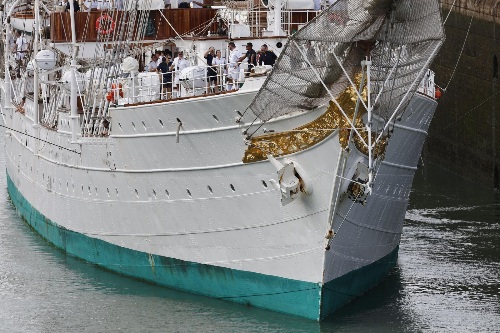 Así ha cruzado el 'Juan Sebastián de Elcano' el Canal de Panamá