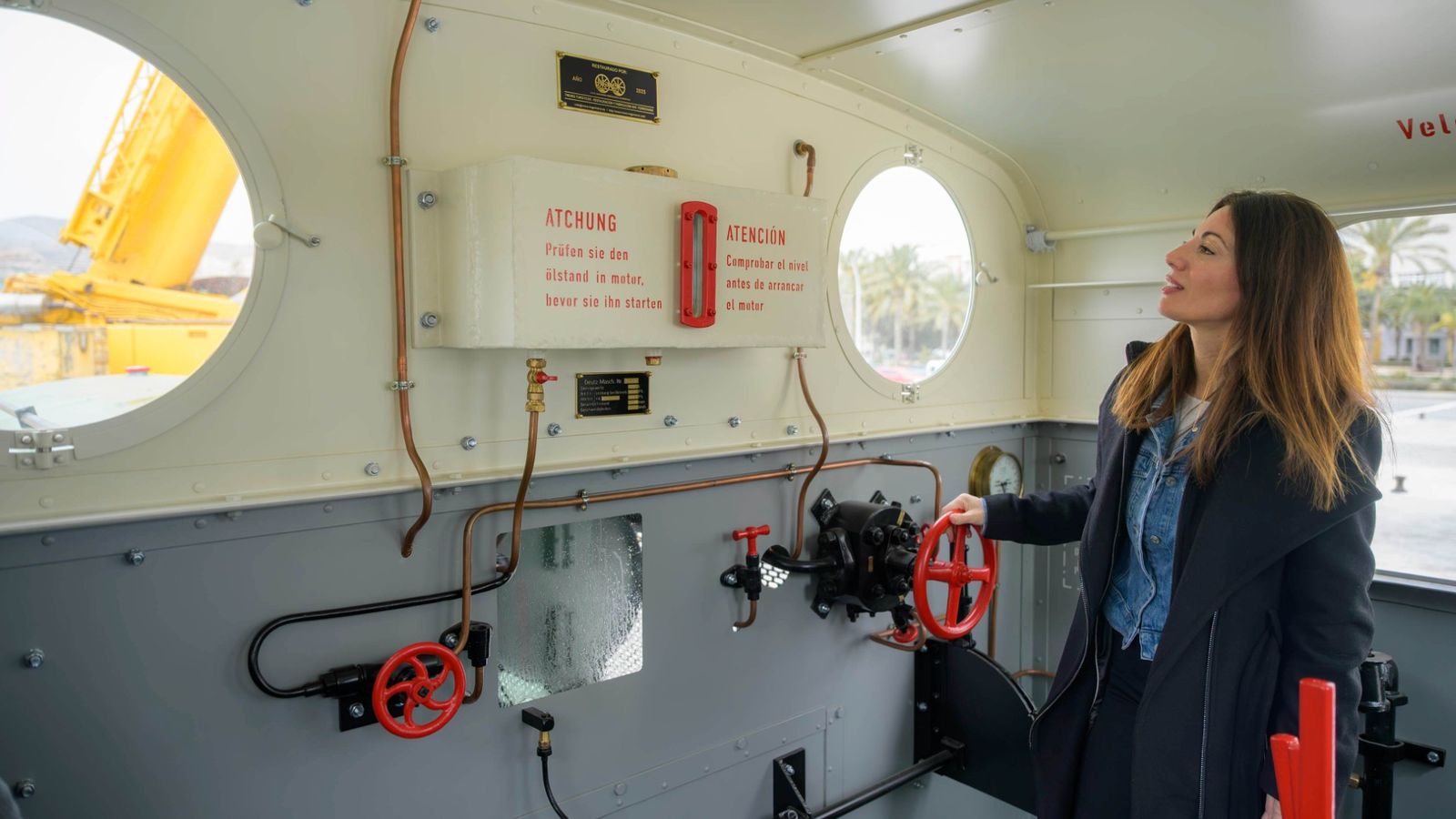 Rosario Soto, en el interior de la locomotora.