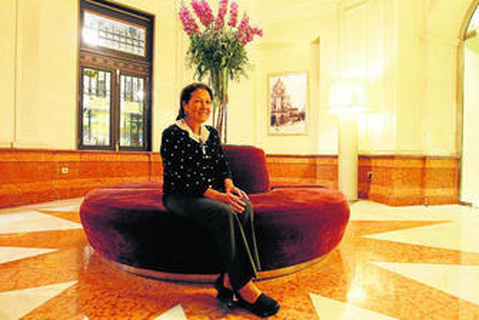 Carmen Vargas, en el vestíbulo de NH Granada.