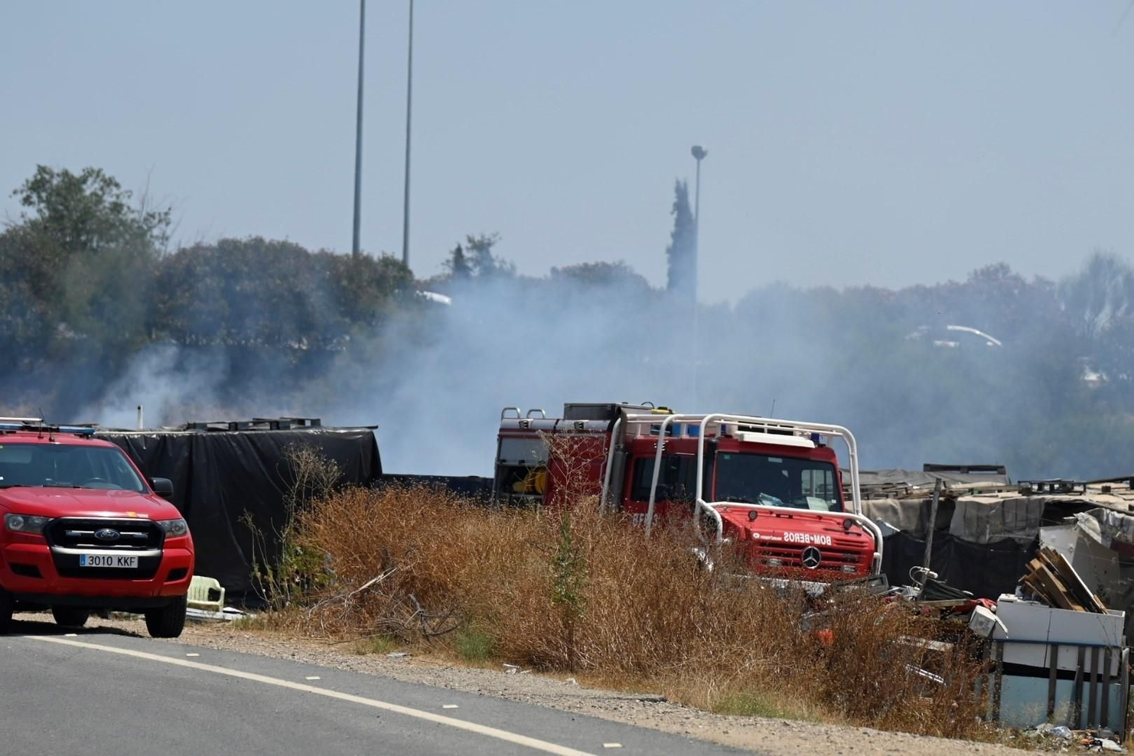 Las imágenes del incendio junto al Carrefour Zahira