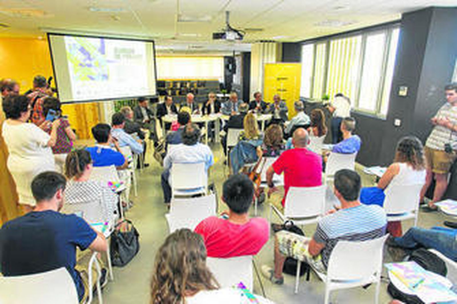Inauguración del curso Innovación y emprendimiento: una visión global en el Parque Tecnológico, ayer.