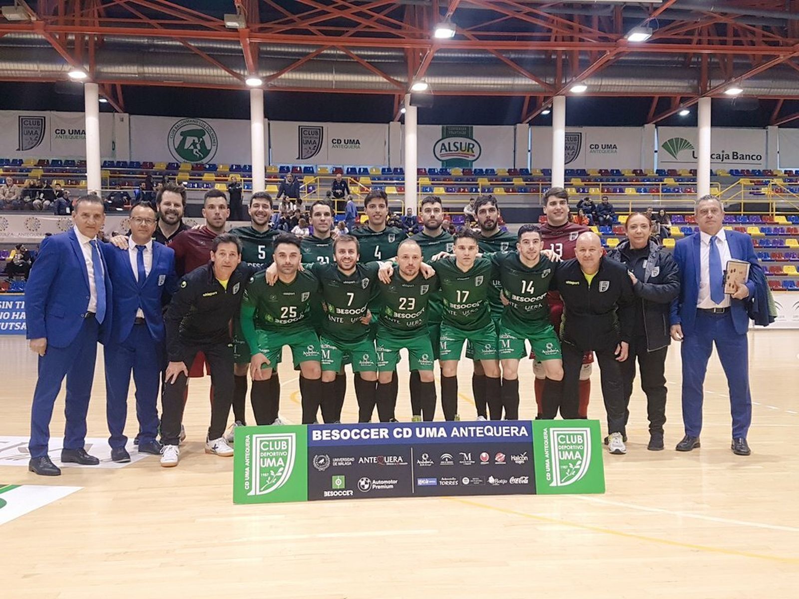 Foto de familia del UMA Antequera antes del partido.