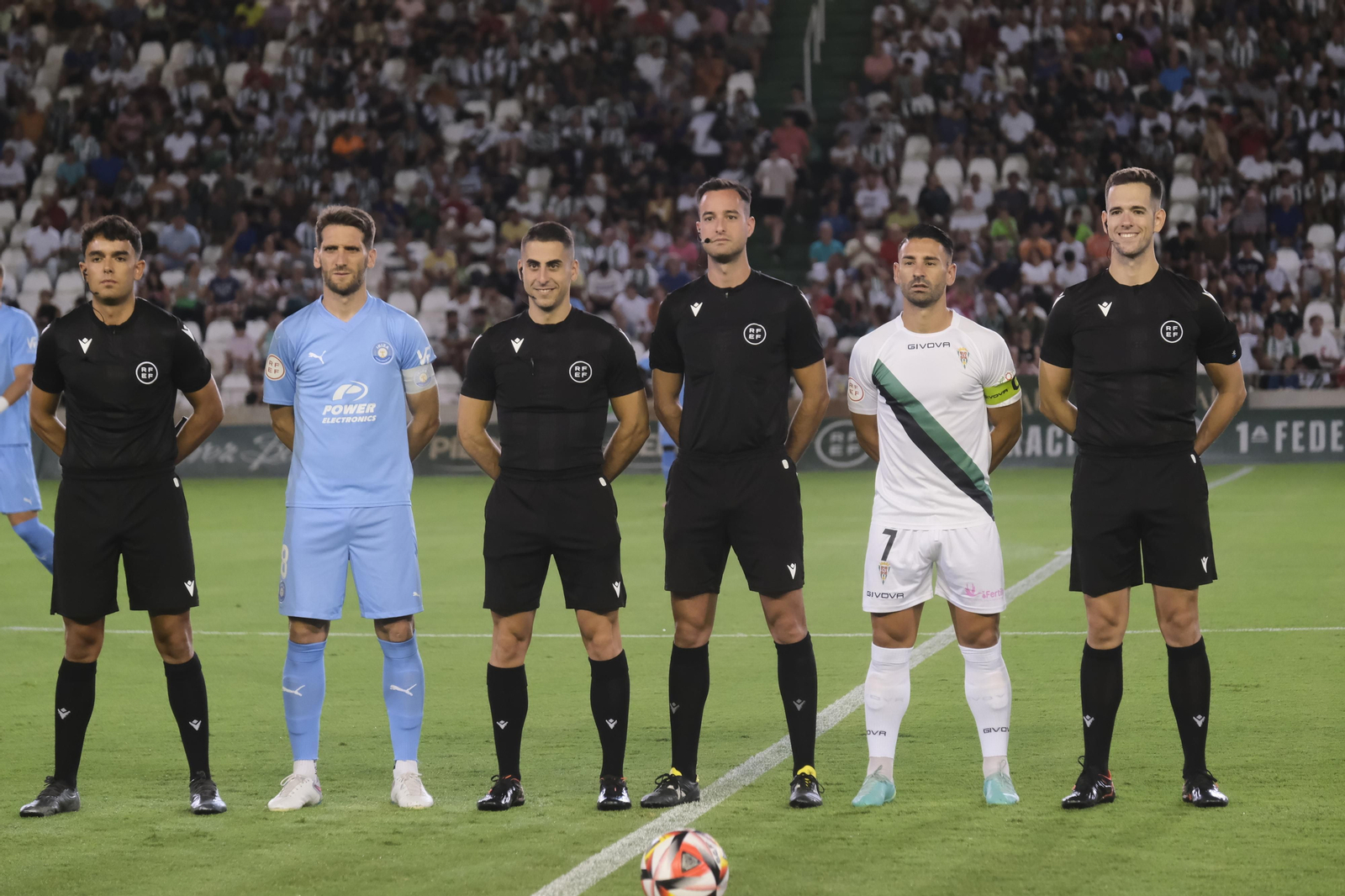 Las mejores fotos del ambiente en El Arcángel para el Córdoba CF - Ibiza