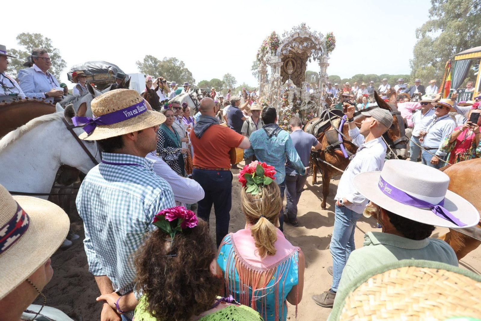 Imágenes de la Hermandad del Rocío de Jerez el jueves por el Coto
